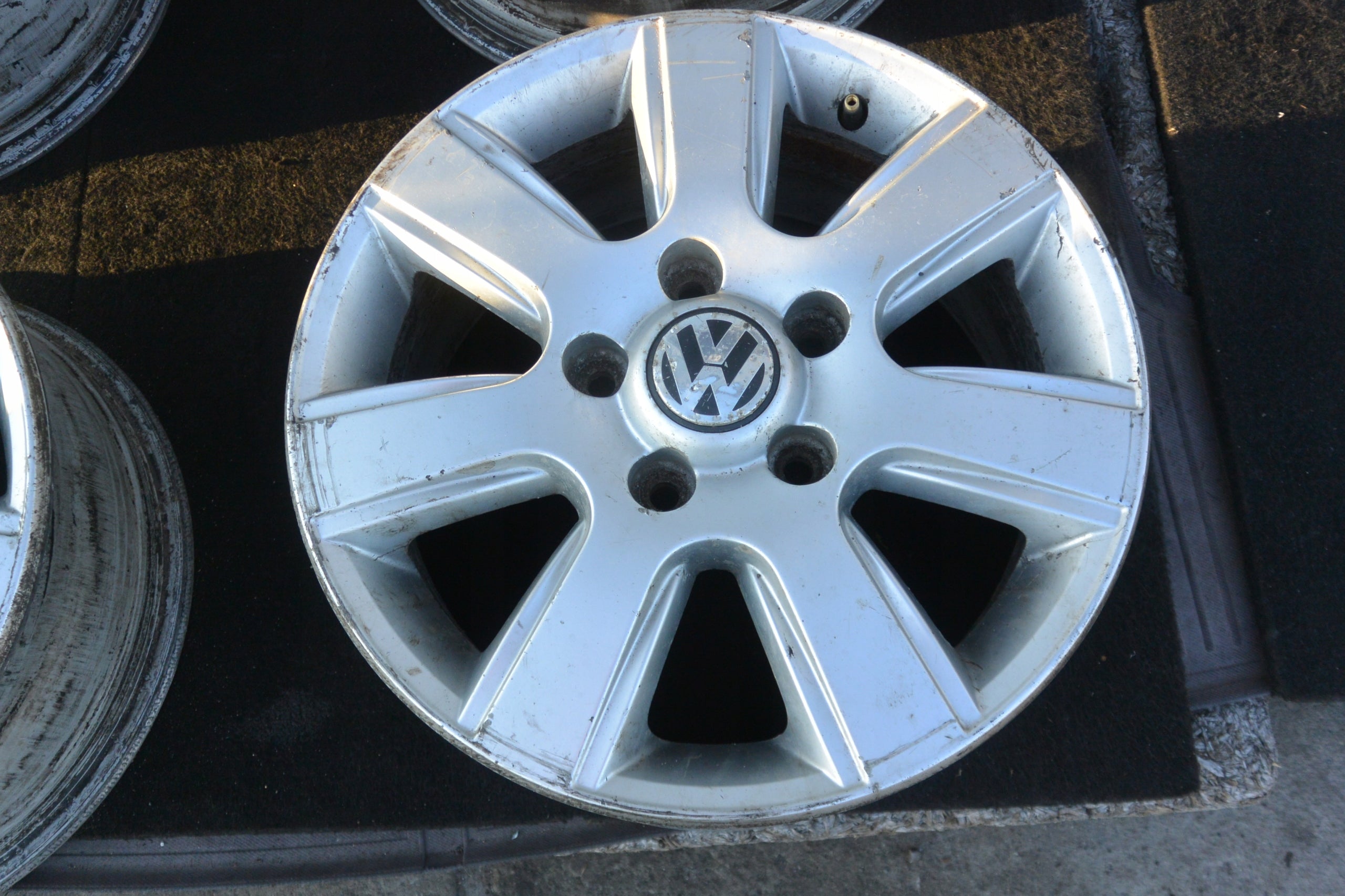 Alu Felge Volkswagen Amarok Aluminum rim 16 Zoll 6.5J 5x120 62ET 2H0601025