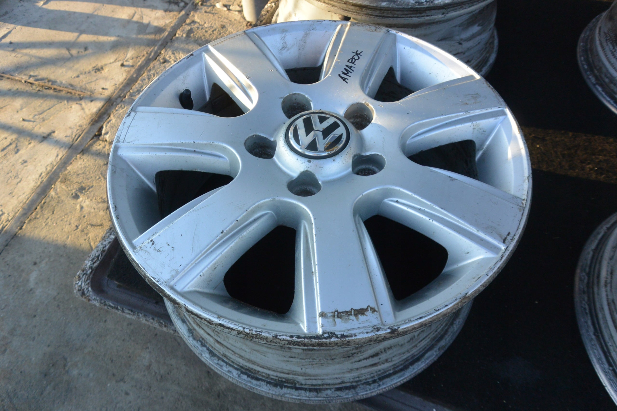 Alu Felge Volkswagen Amarok Aluminum rim 16 Zoll 6.5J 5x120 62ET 2H0601025