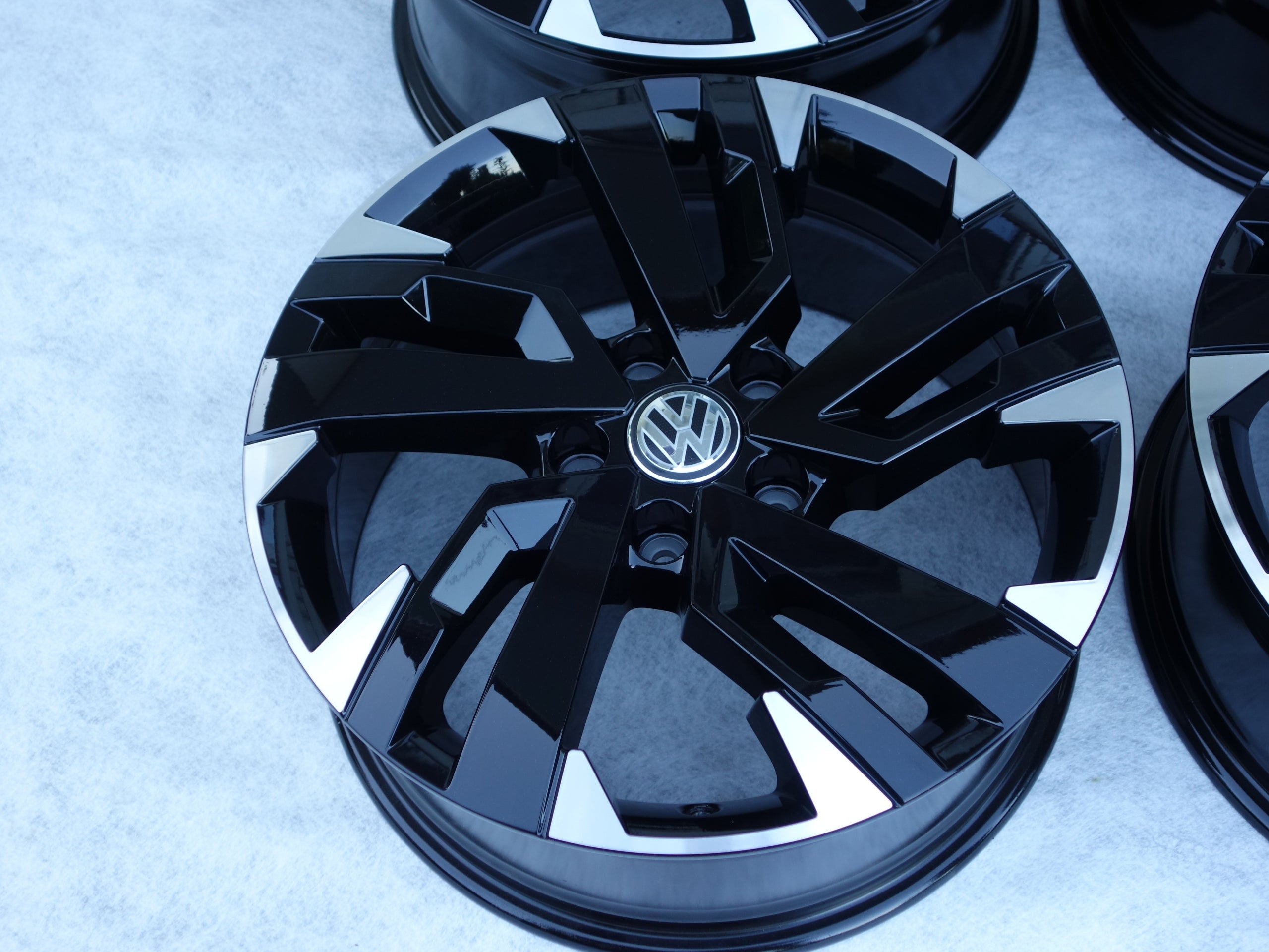  Alu Felge Volkswagen Amarok Aluminum rim 18 Zoll 7.5J 5x120 45ET 2H6601025J product image