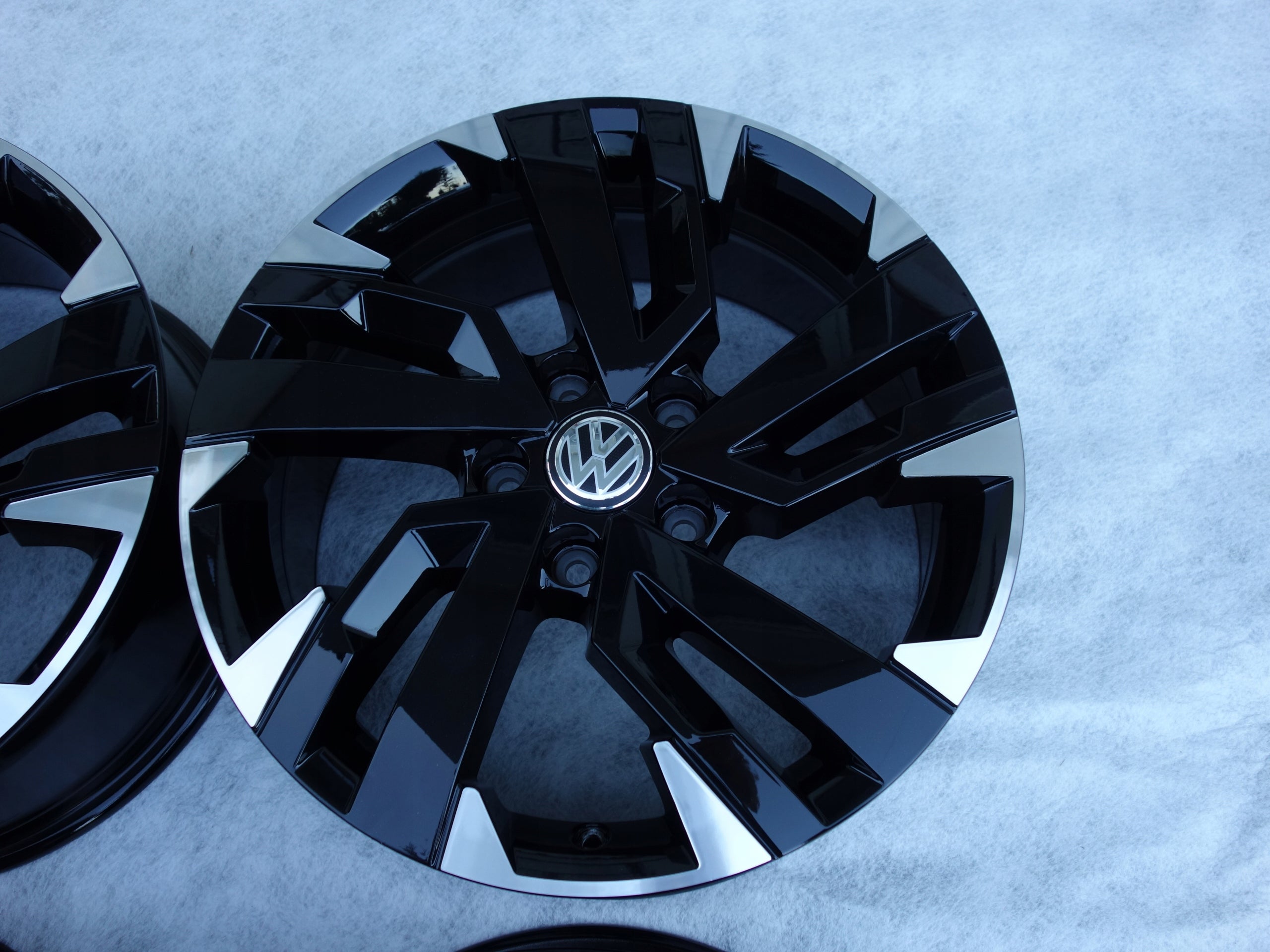 Alu Felge Volkswagen Amarok Aluminum rim 18 Zoll 7.5J 5x120 45ET 2H6601025J