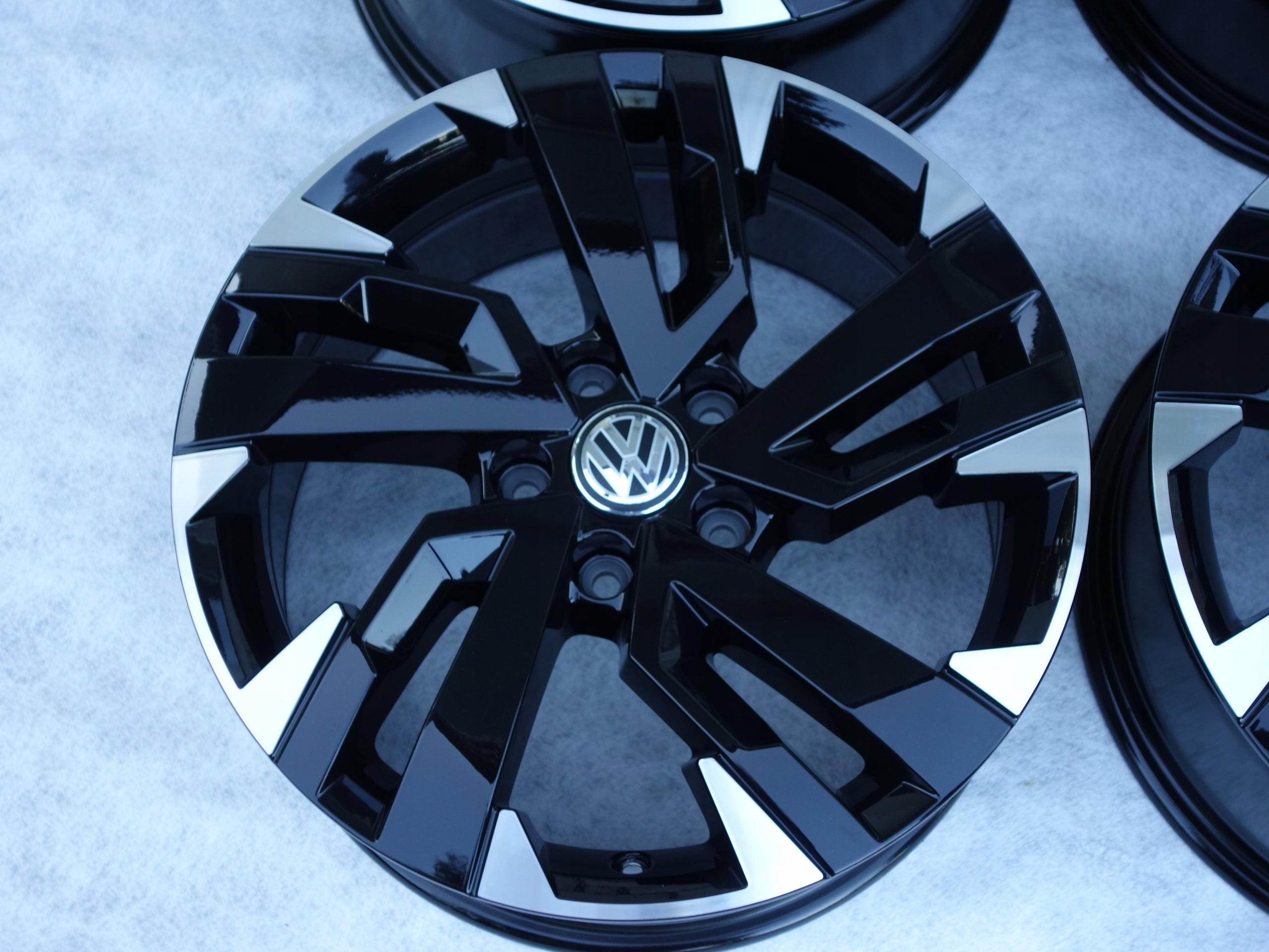 Alu Felge Volkswagen Amarok Aluminum rim 18 Zoll 7.5J 5x120 45ET 2H6601025J