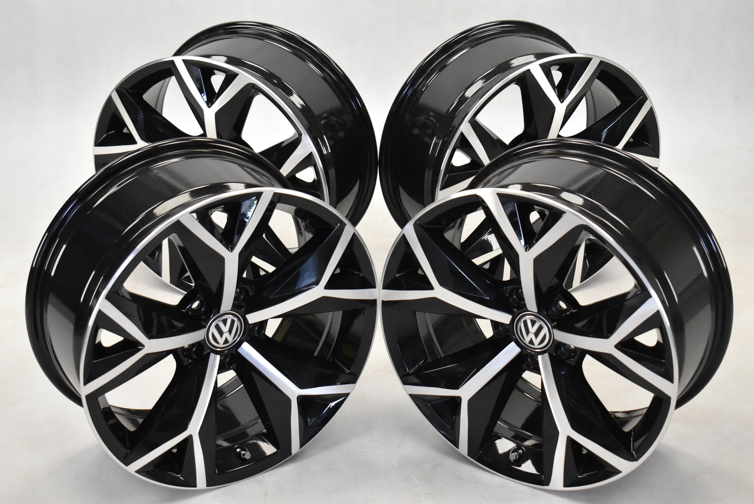 Alu Felge Volkswagen Arteon T3 Atlas Touareg 18 Zoll 8.0J 5x112 34ET 3QF601025A