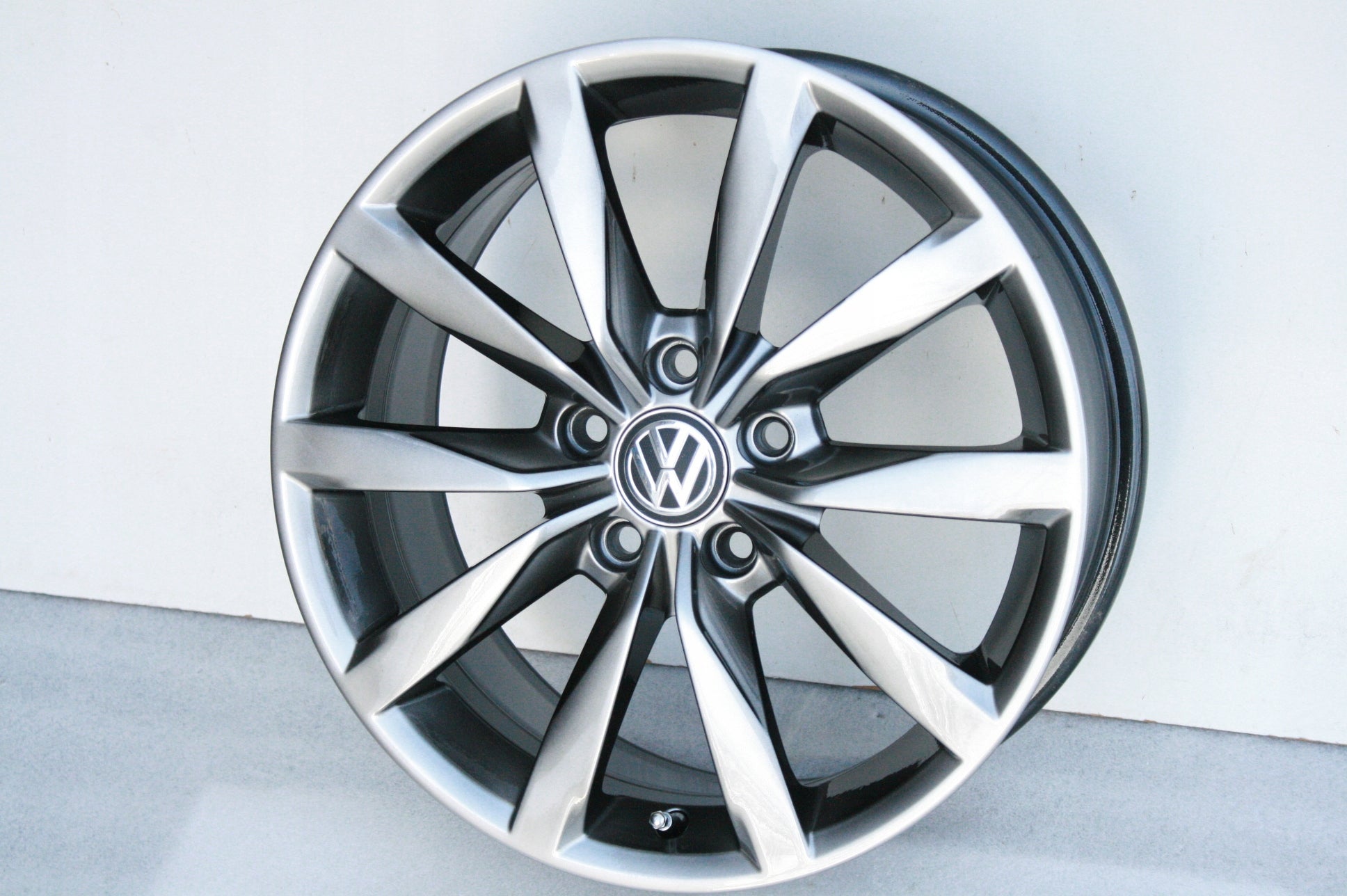 Alu Felge Volkswagen Tiguan Caddy Arteon Touran Golf Passat 17 Zoll 7.0J 5x112 49ET 5G0601025B