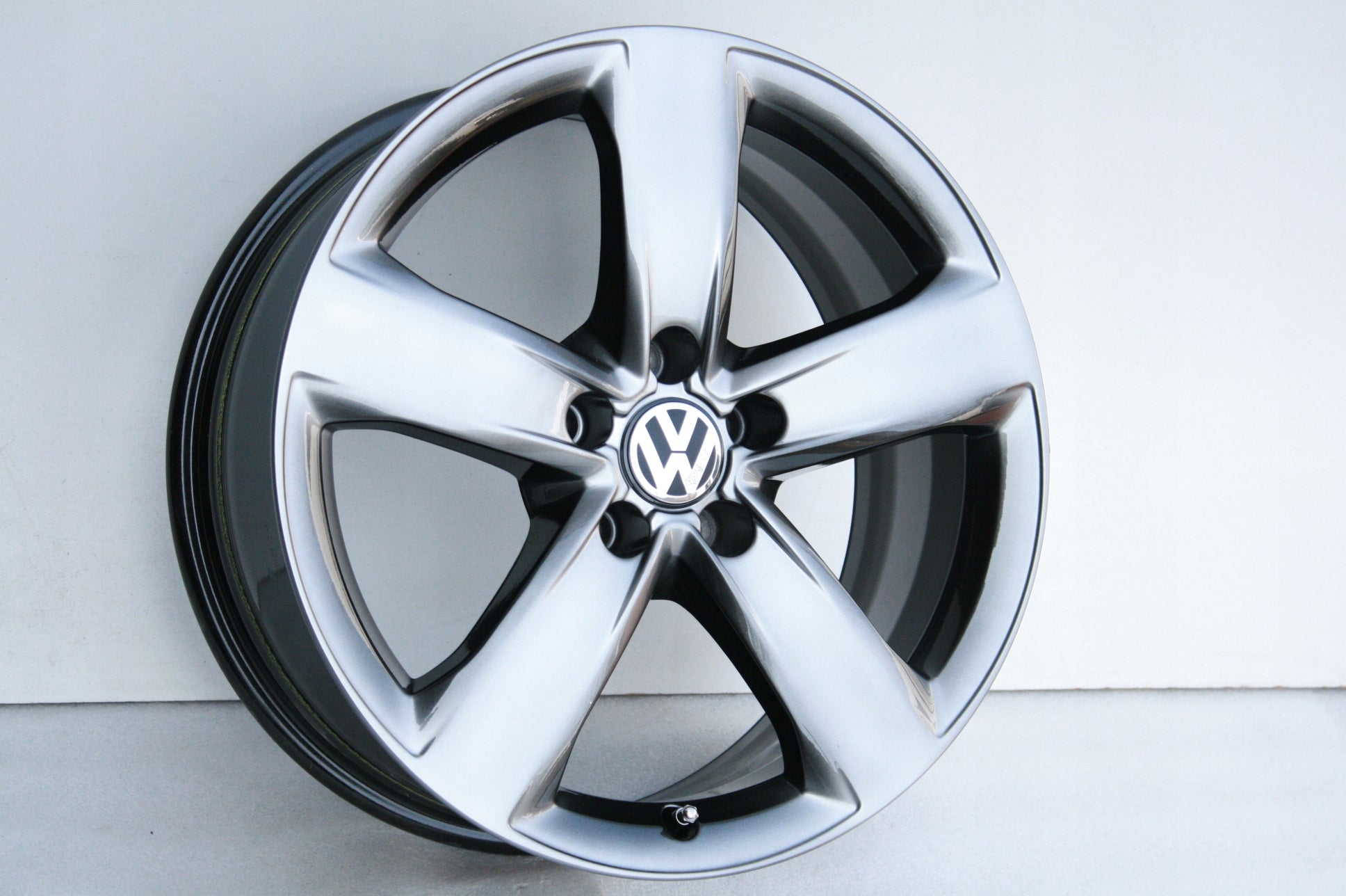 Alu Felge Volkswagen Arteon CC Passat Golf Tiguan 18 Zoll 7.5J 5x112 37ET 4G0601025M