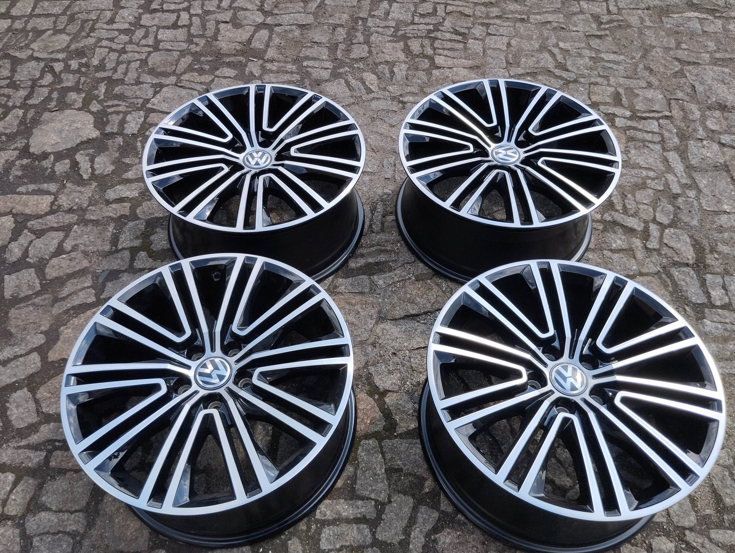 Alu Felge Volkswagen Tiguan Arteon Passat CC 18 Zoll 8.0J 5x112 44ET 3AA601025L