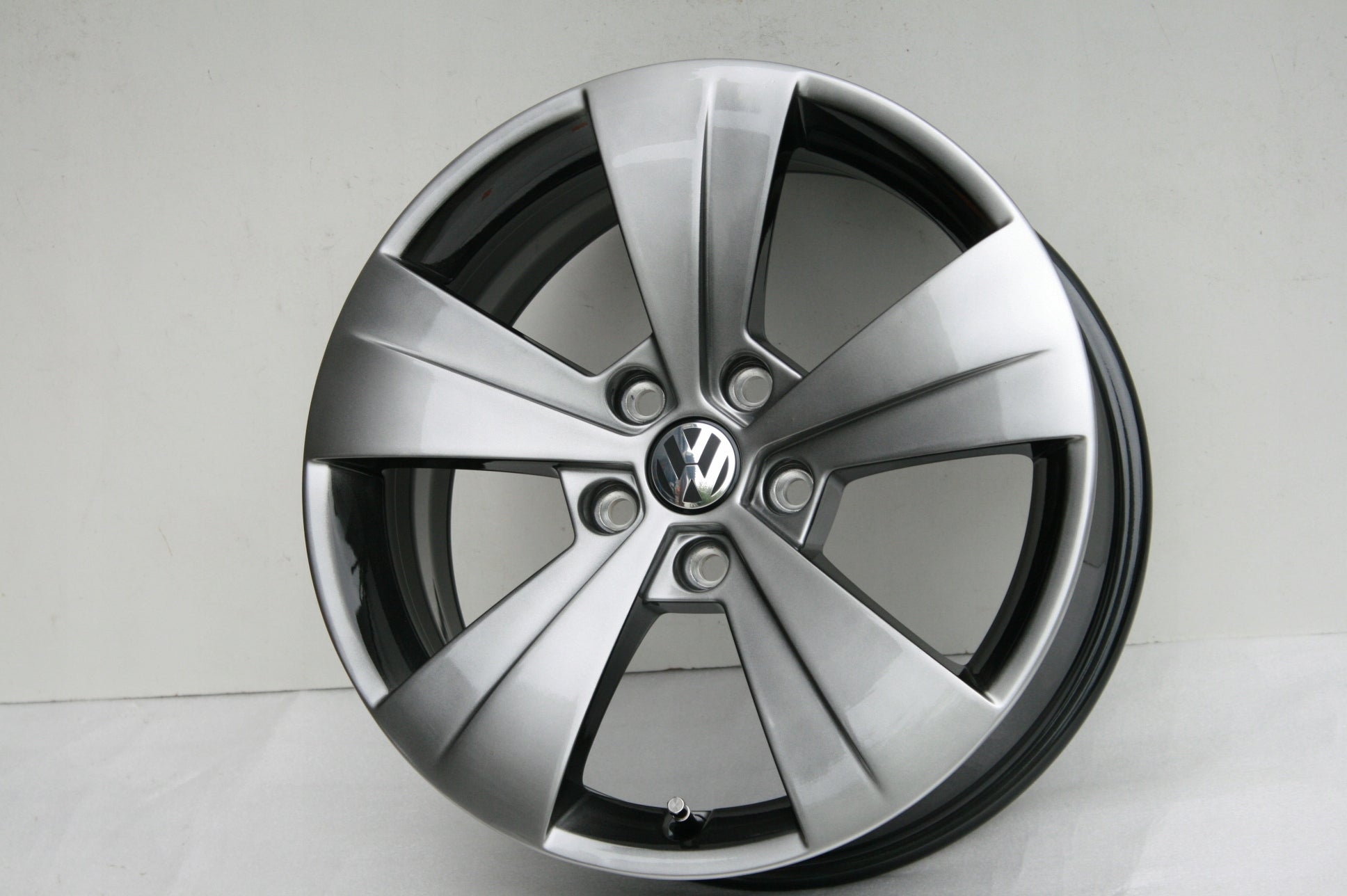 Alu Felge Volkswagen Tiguan Arteon Touran Golf Passat 17 Zoll 6.5J 5x112 41ET 3G0601025C