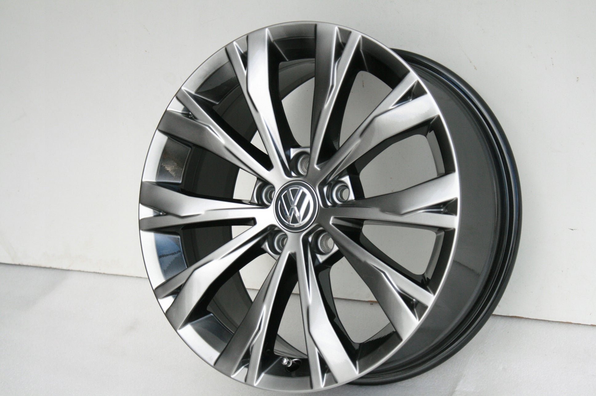 Alu Felge Volkswagen Arteon Passat Golf Tiguan Touran 17 Zoll 7.0J 5x112 40ET 5NA601025