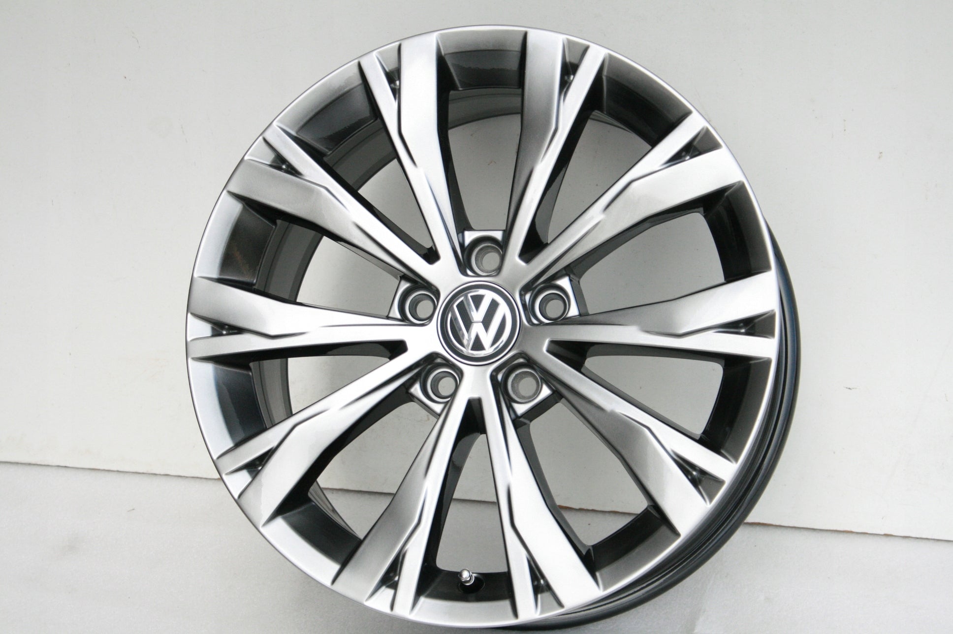 Alu Felge Volkswagen Arteon Passat Golf Tiguan Touran 17 Zoll 7.0J 5x112 40ET 5NA601025