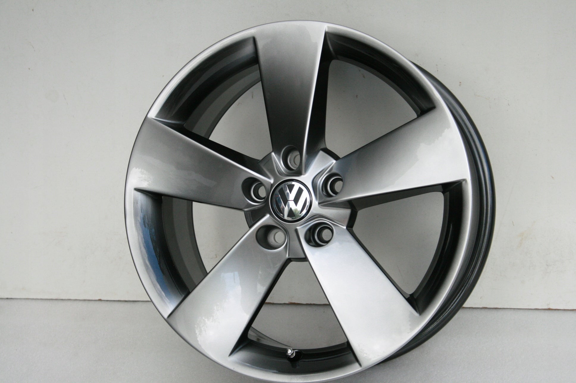 Alu Felge Volkswagen Arteon Passat Golf Tiguan Touran 17 Zoll 7.0J 5x112 45ET 57A601025H