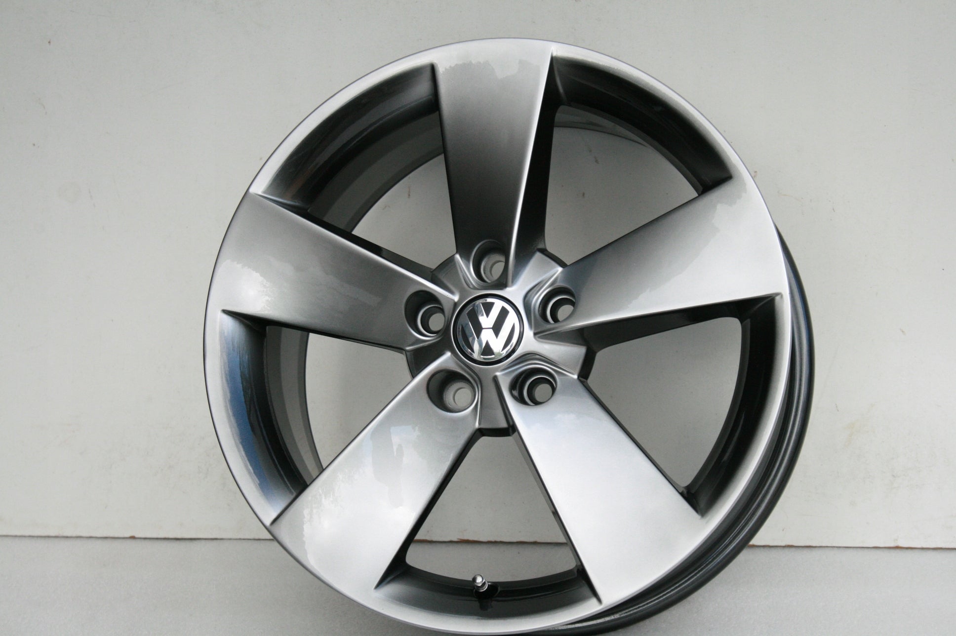 Alu Felge Volkswagen Arteon Passat Golf Tiguan Touran 17 Zoll 7.0J 5x112 45ET 57A601025H