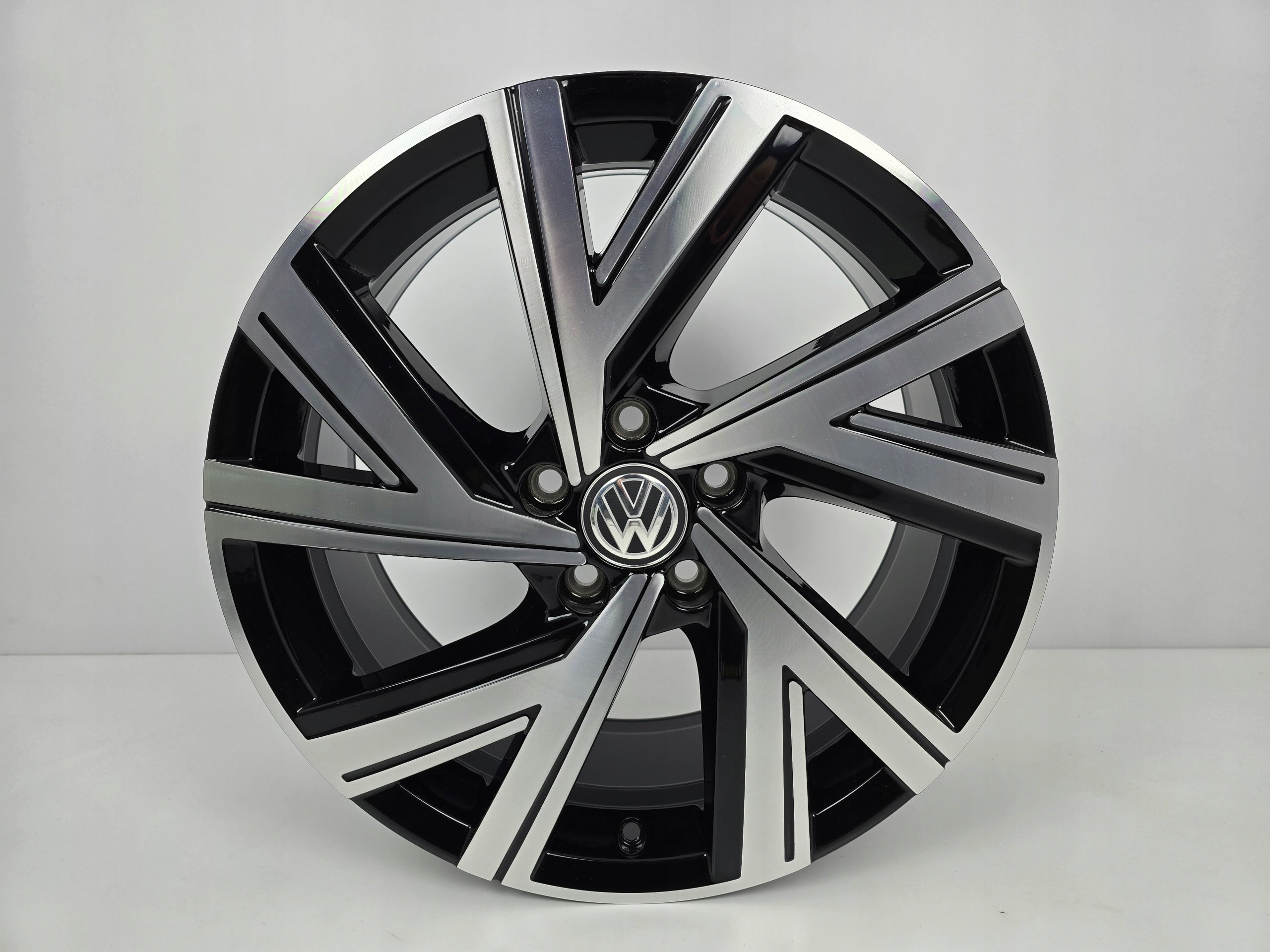 Alu Felge Volkswagen Arteon Passat Tiguan Golf 18 Zoll 7.5J 5x112 51ET