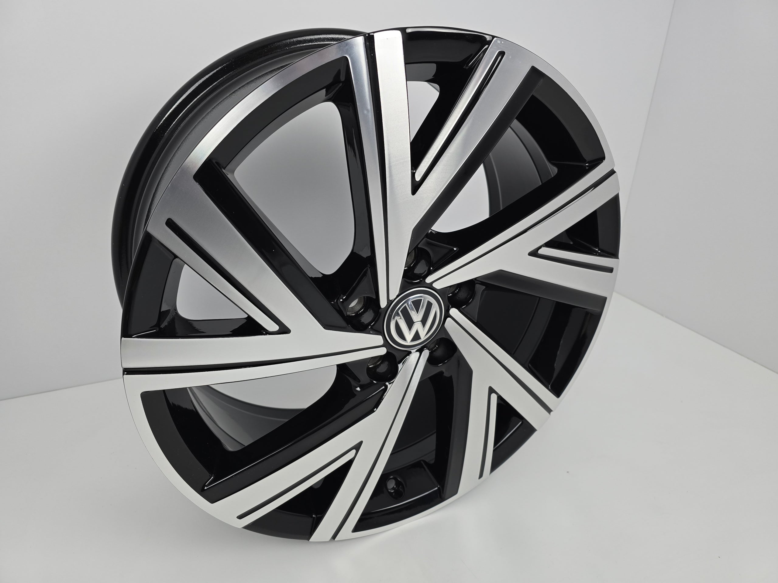 Alu Felge Volkswagen Arteon Passat Tiguan Golf 18 Zoll 7.5J 5x112 51ET