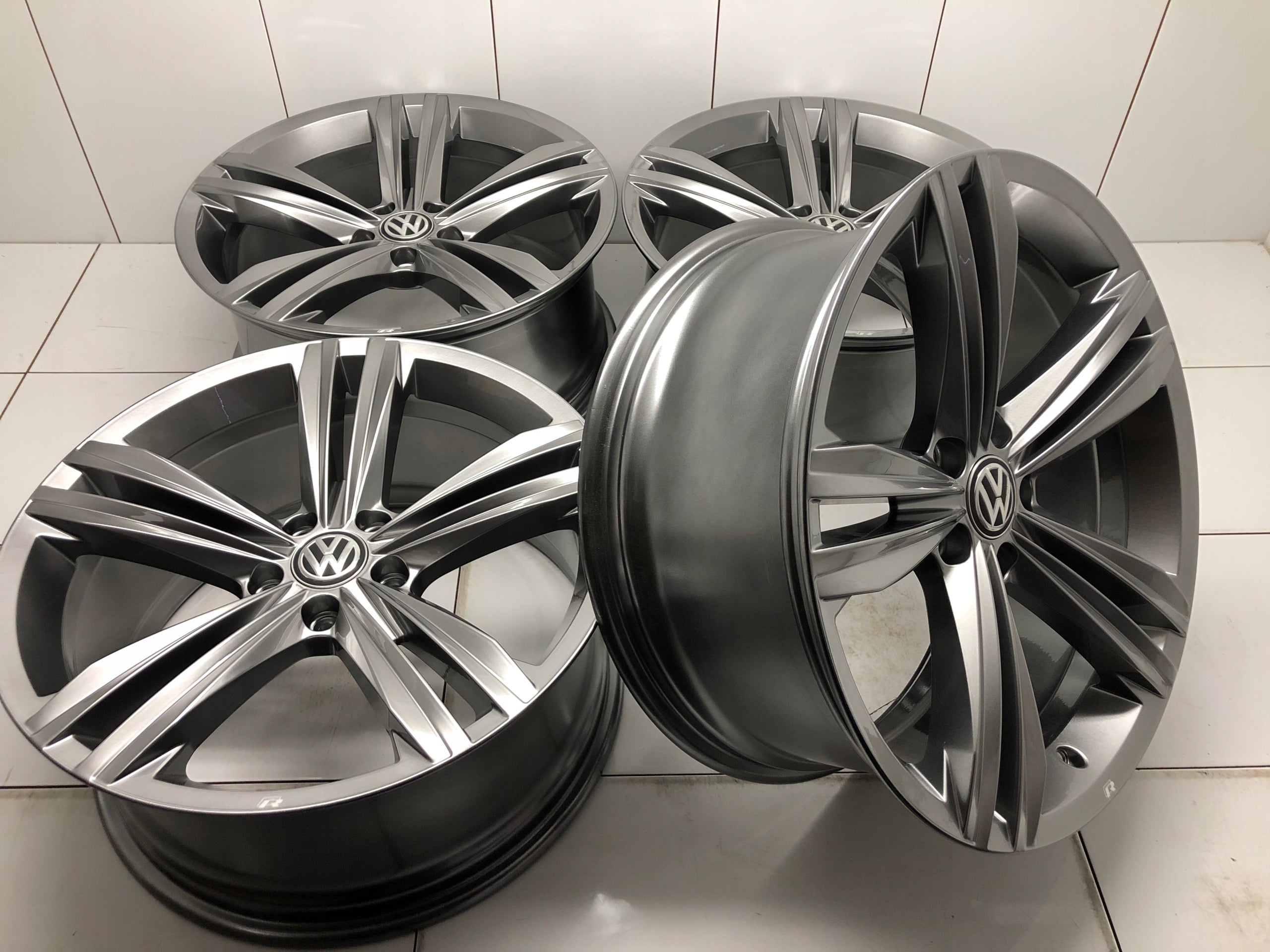 Alu Felge Volkswagen Arteon T3 Tiguan Passat 19 Zoll 8.5J 5x112 38ET 5NA601025E