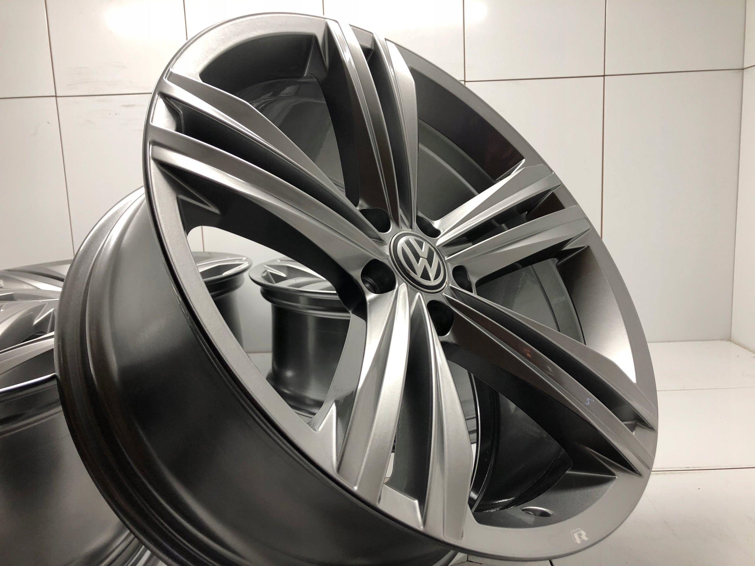 Alu Felge Volkswagen Arteon T3 Tiguan Passat 19 Zoll 8.5J 5x112 38ET 5NA601025E