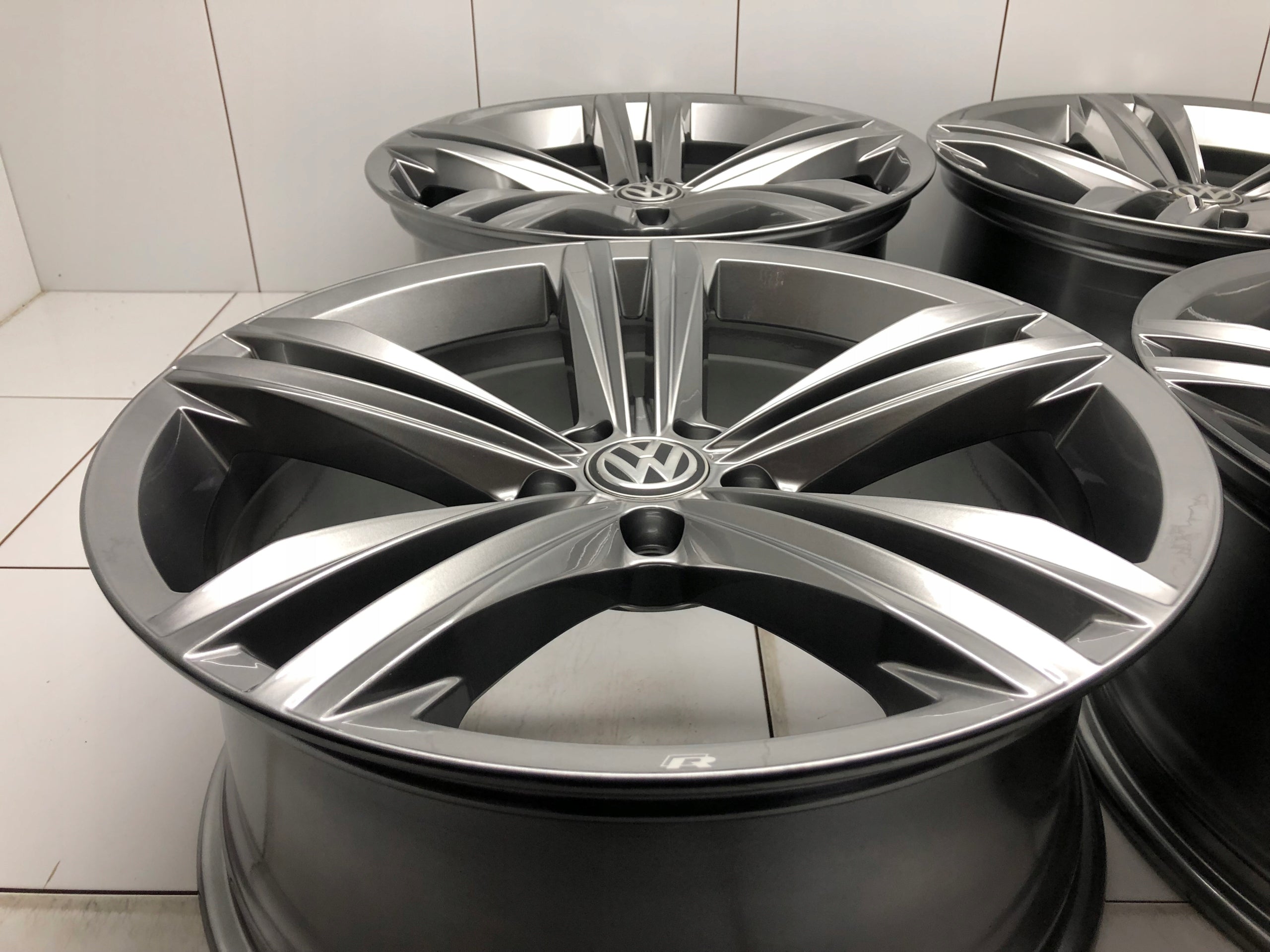 Alu Felge Volkswagen Arteon T3 Tiguan Passat 19 Zoll 8.5J 5x112 38ET 5NA601025E