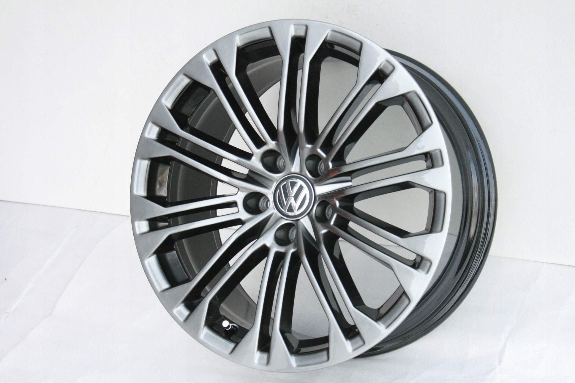 Alu Felge Volkswagen Arteon Touareg Tiguan Passat 18 Zoll 8.0J 5x112 29ET 8W0601025AJ