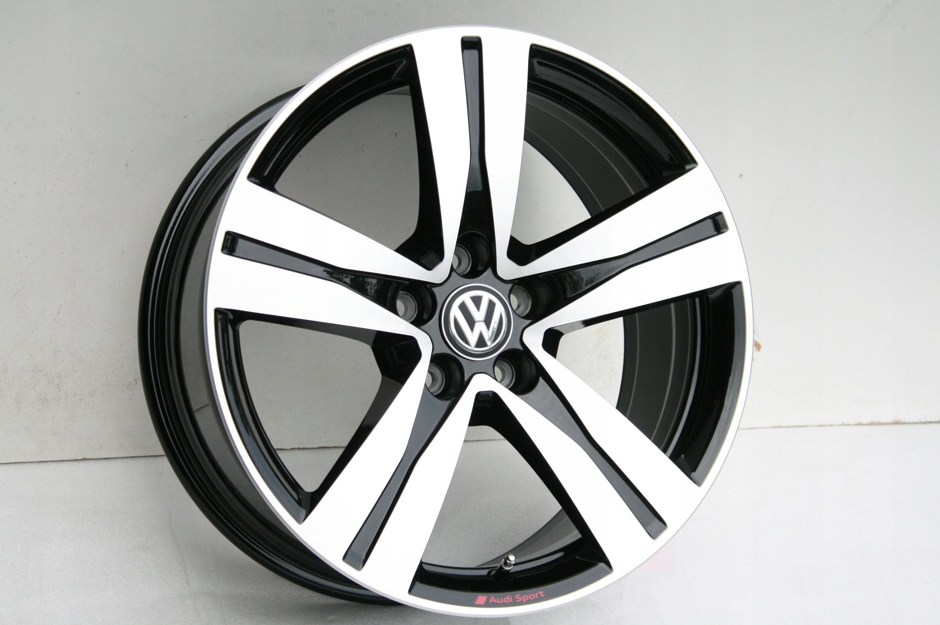 Alu Felge Volkswagen Arteon Touareg Tiguan Passat 18 Zoll 8.0J 5x112 25ET 4M0601025A