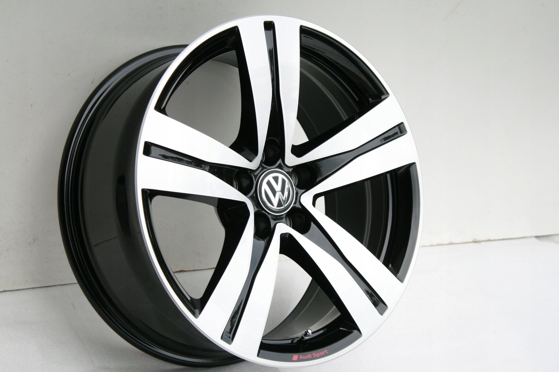 Alu Felge Volkswagen Arteon Touareg Tiguan Passat 18 Zoll 8.0J 5x112 25ET 4M0601025A