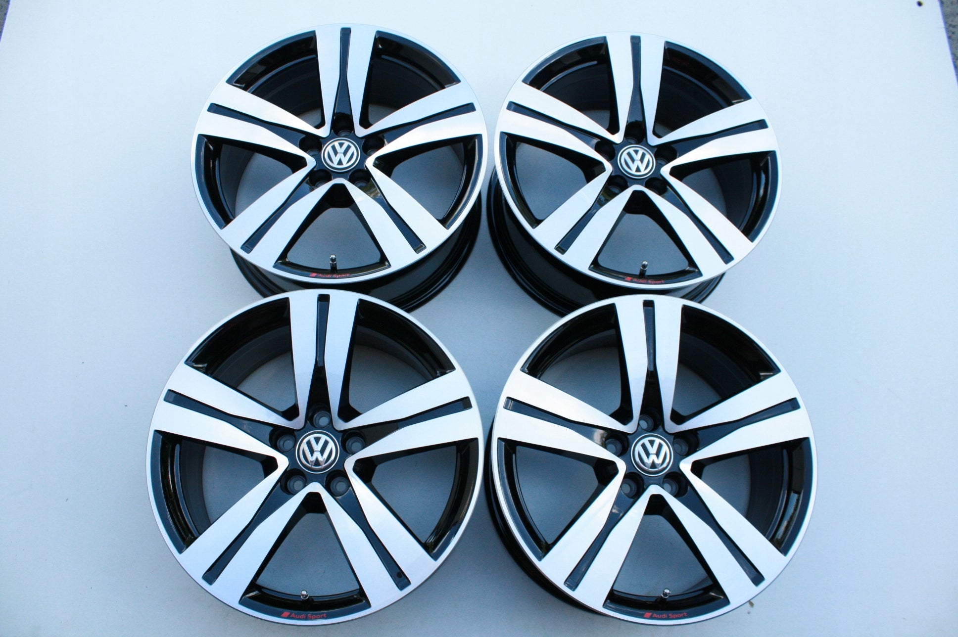 Alu Felge Volkswagen Arteon Touareg Tiguan Passat 18 Zoll 8.0J 5x112 25ET 4M0601025A