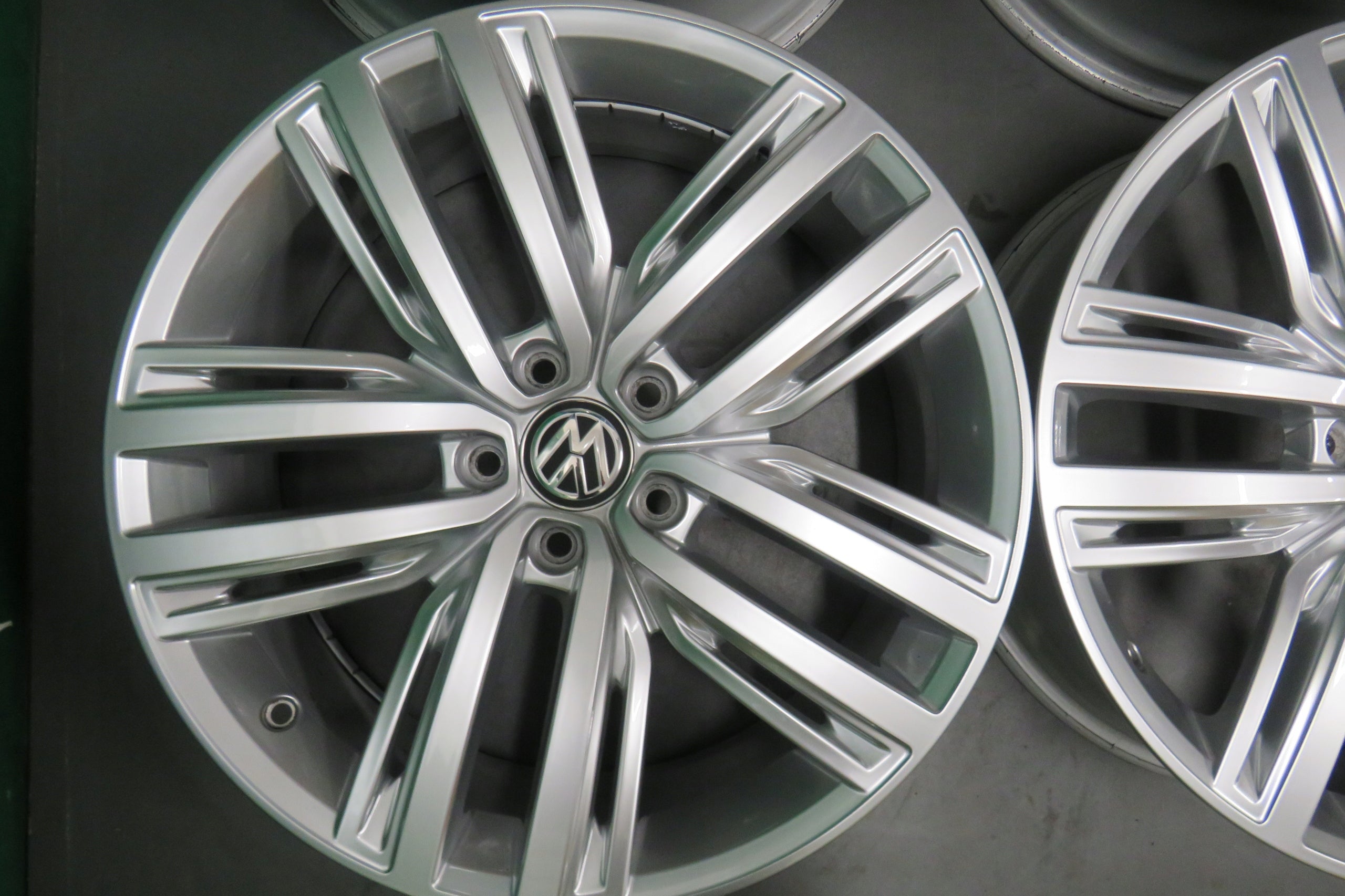 Alu Felge Volkswagen Arteon Tiguan Passat 19 Zoll 7.0J 5x112 43ET