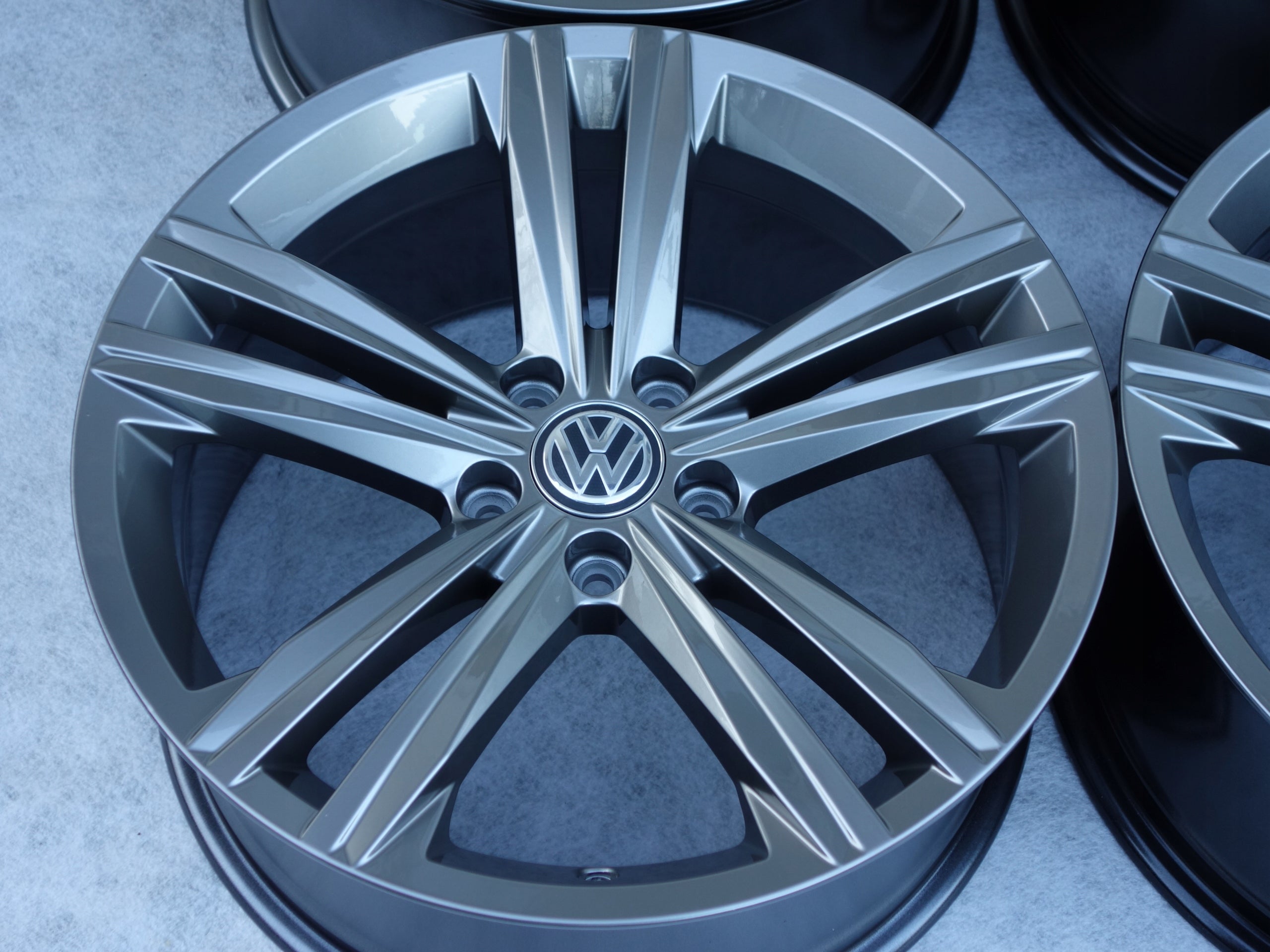  Aluminium rim Volkswagen Arteon Tiguan Passat 18 inch 8.0J 5x112 40ET 3G8601025N  product image