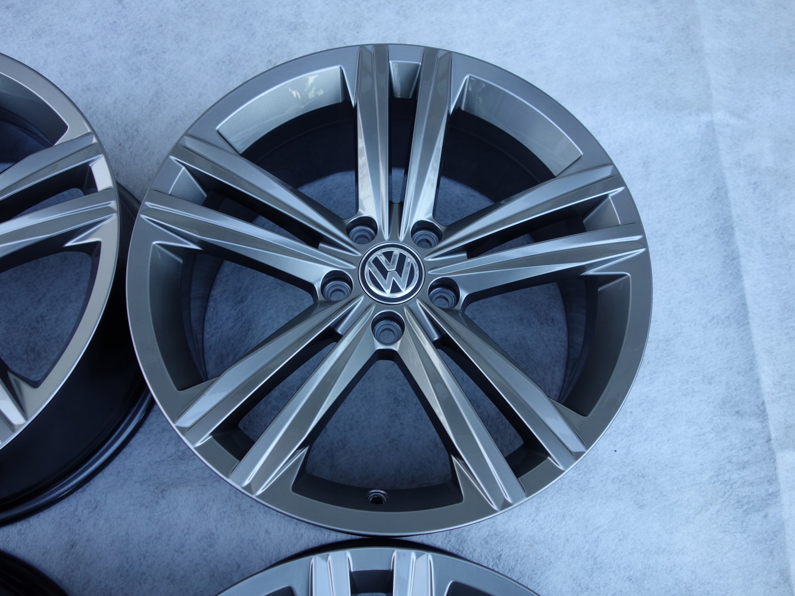 Alu Felge Volkswagen Arteon Tiguan Passat 18 Zoll 8.0J 5x112 40ET 3G8601025N