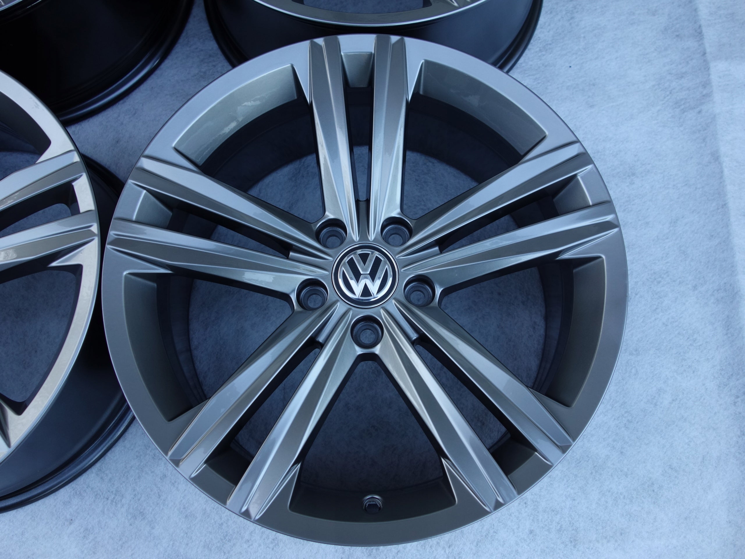 Alu Felge Volkswagen Arteon Tiguan Passat 18 Zoll 8.0J 5x112 40ET 3G8601025N