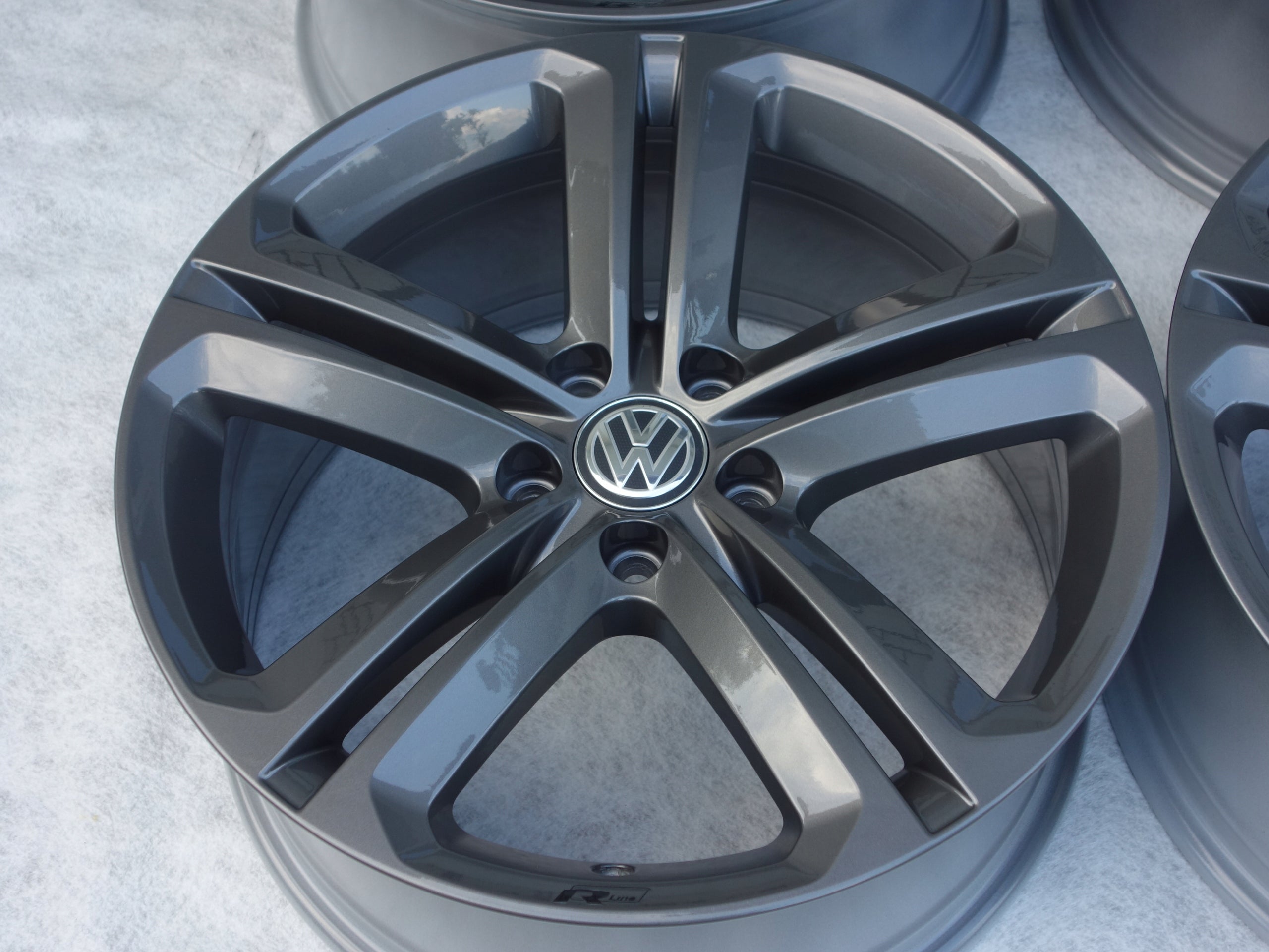  Alu Felge Volkswagen Arteon Tiguan Passat 18 Zoll 8.0J 5x112 44ET 3AA601025N product image