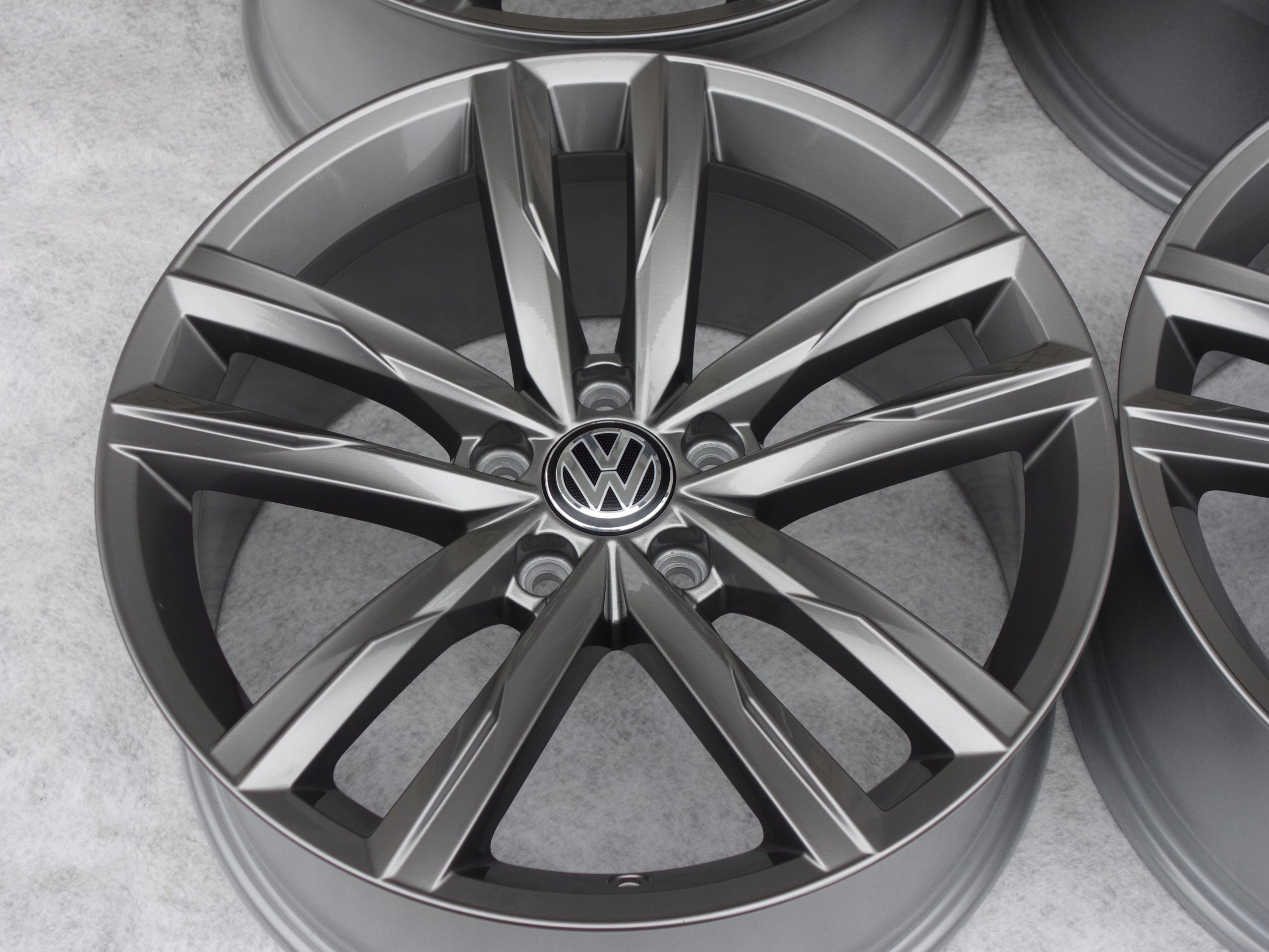  Alu Felge Volkswagen Arteon Tiguan Passat 18 Zoll 8.0J 5x112 44ET 3G0601025K product image