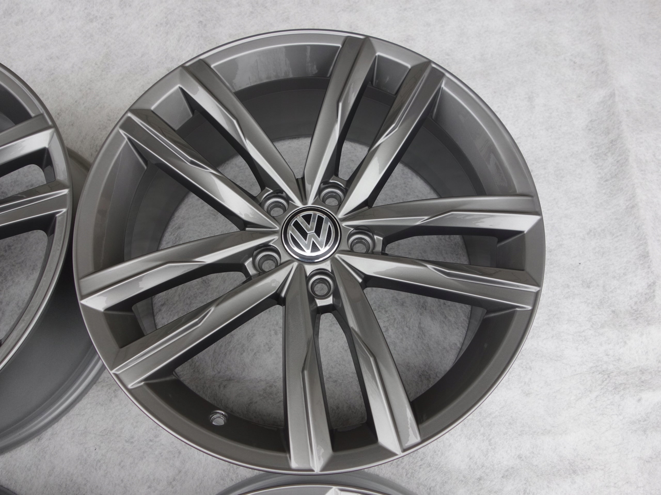 Alu Felge Volkswagen Arteon Tiguan Passat 18 Zoll 8.0J 5x112 44ET 3G0601025K