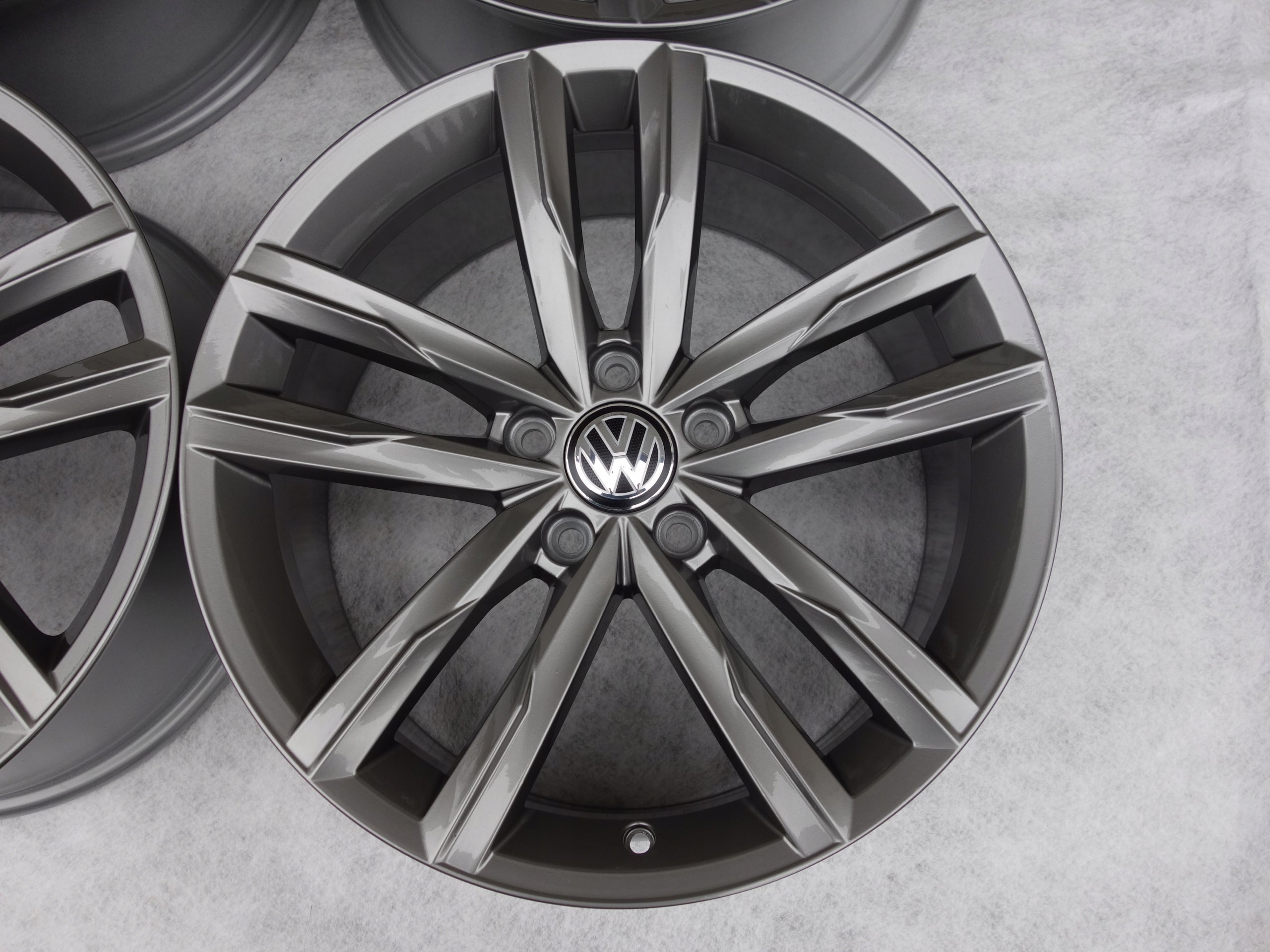 Alu Felge Volkswagen Arteon Tiguan Passat 18 Zoll 8.0J 5x112 44ET 3G0601025K