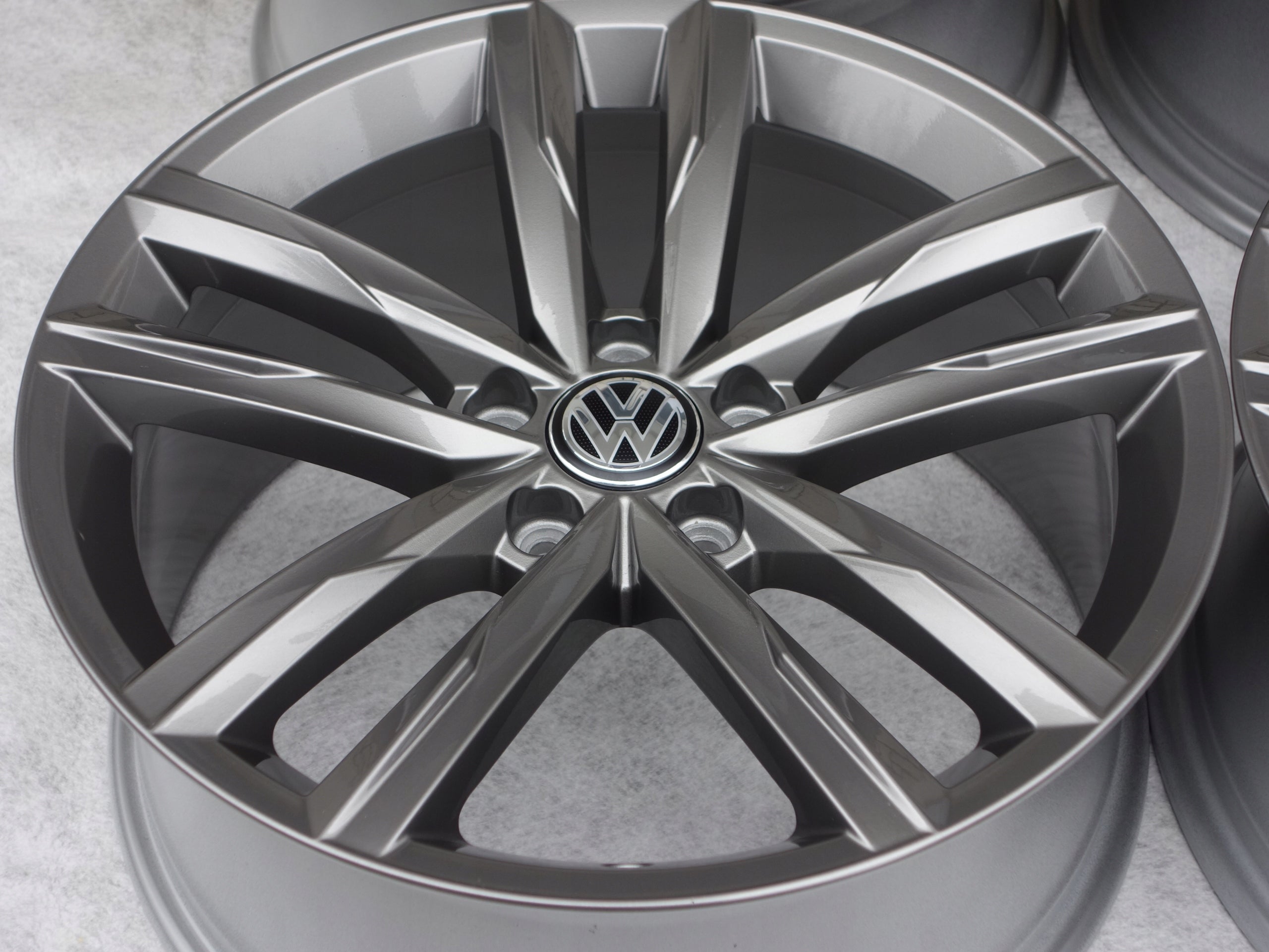 Alu Felge Volkswagen Arteon Tiguan Passat 18 Zoll 8.0J 5x112 44ET 3G0601025K