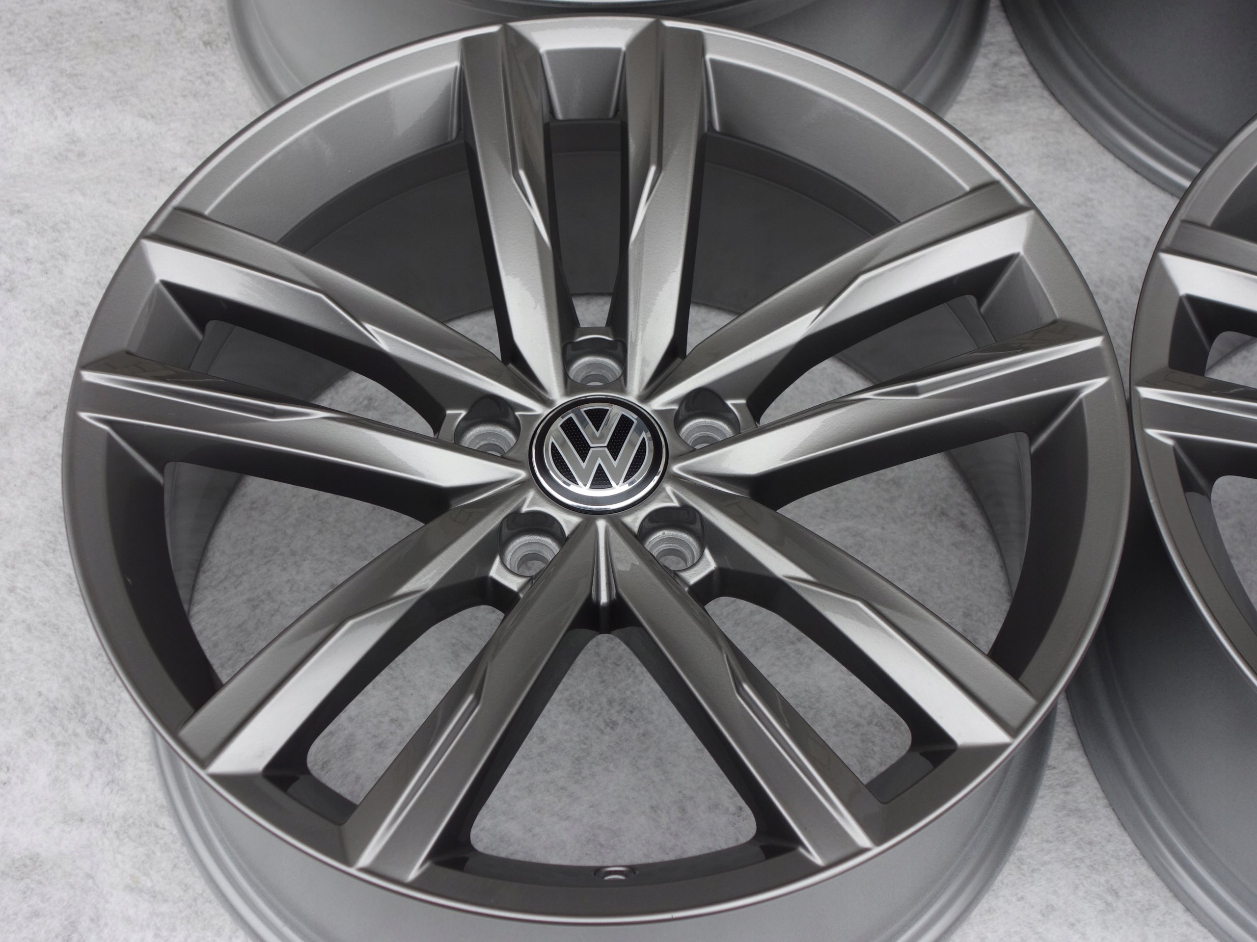 Alu Felge Volkswagen Arteon Tiguan Passat 18 Zoll 8.0J 5x112 44ET 3G0601025K