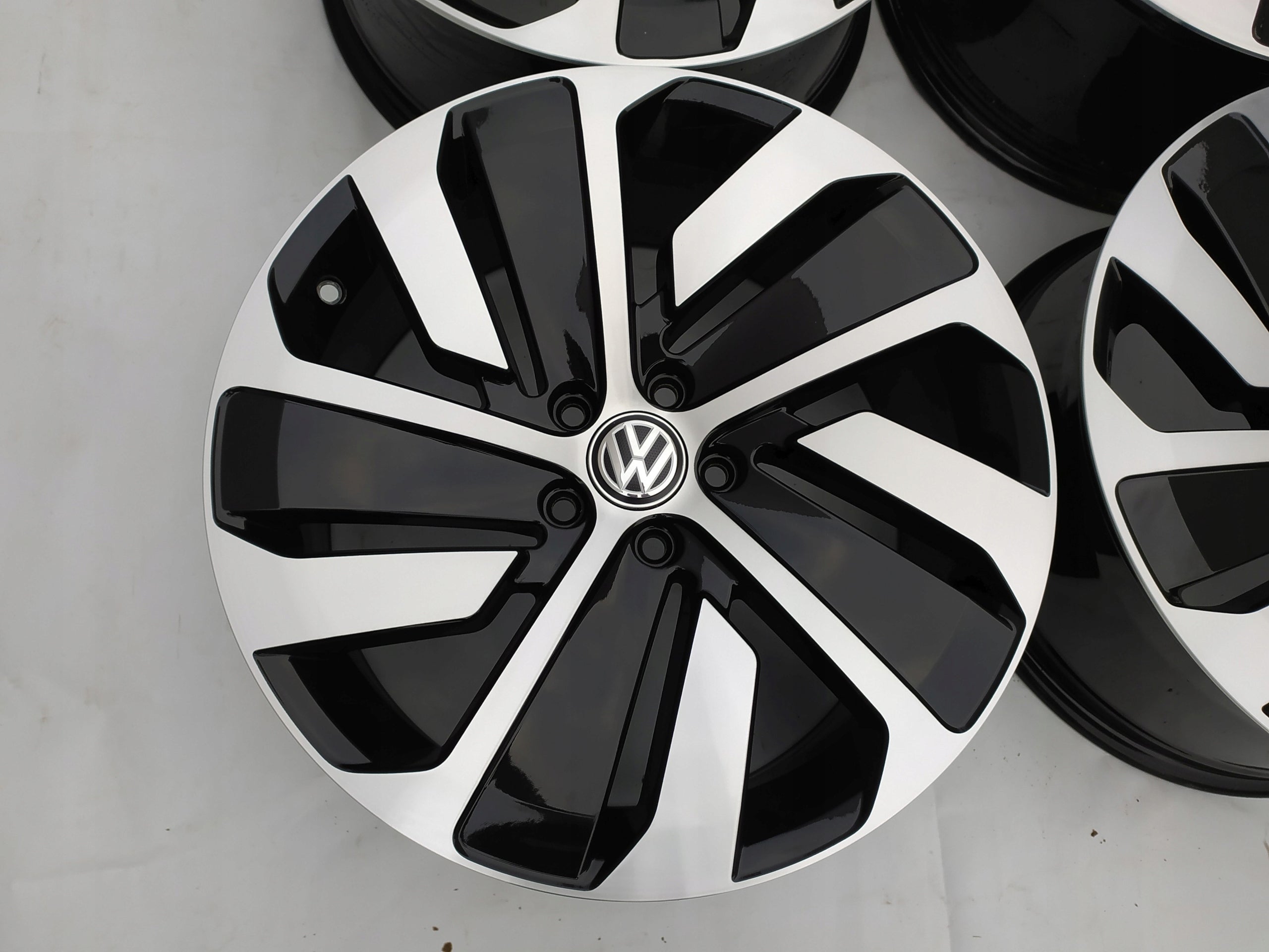 Alu Felge Volkswagen Arteon Passat 19 Zoll 8.0J 5x112 40ET 3G8601025P