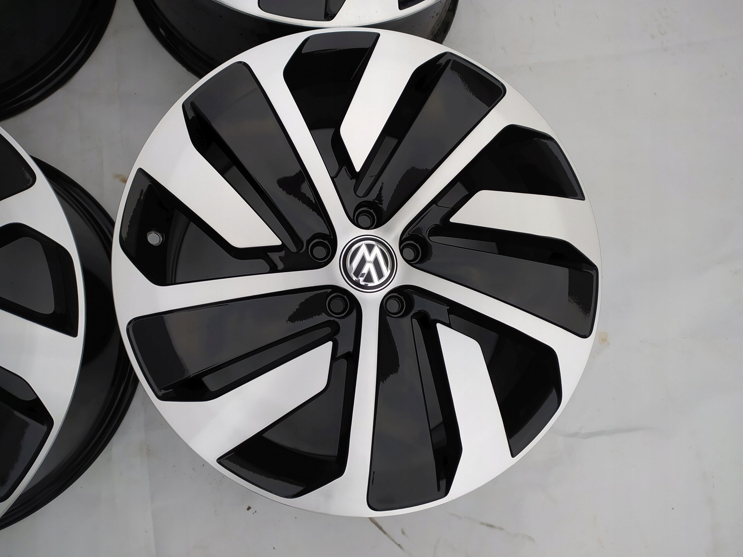 Alu Felge Volkswagen Arteon Passat 19 Zoll 8.0J 5x112 40ET 3G8601025P