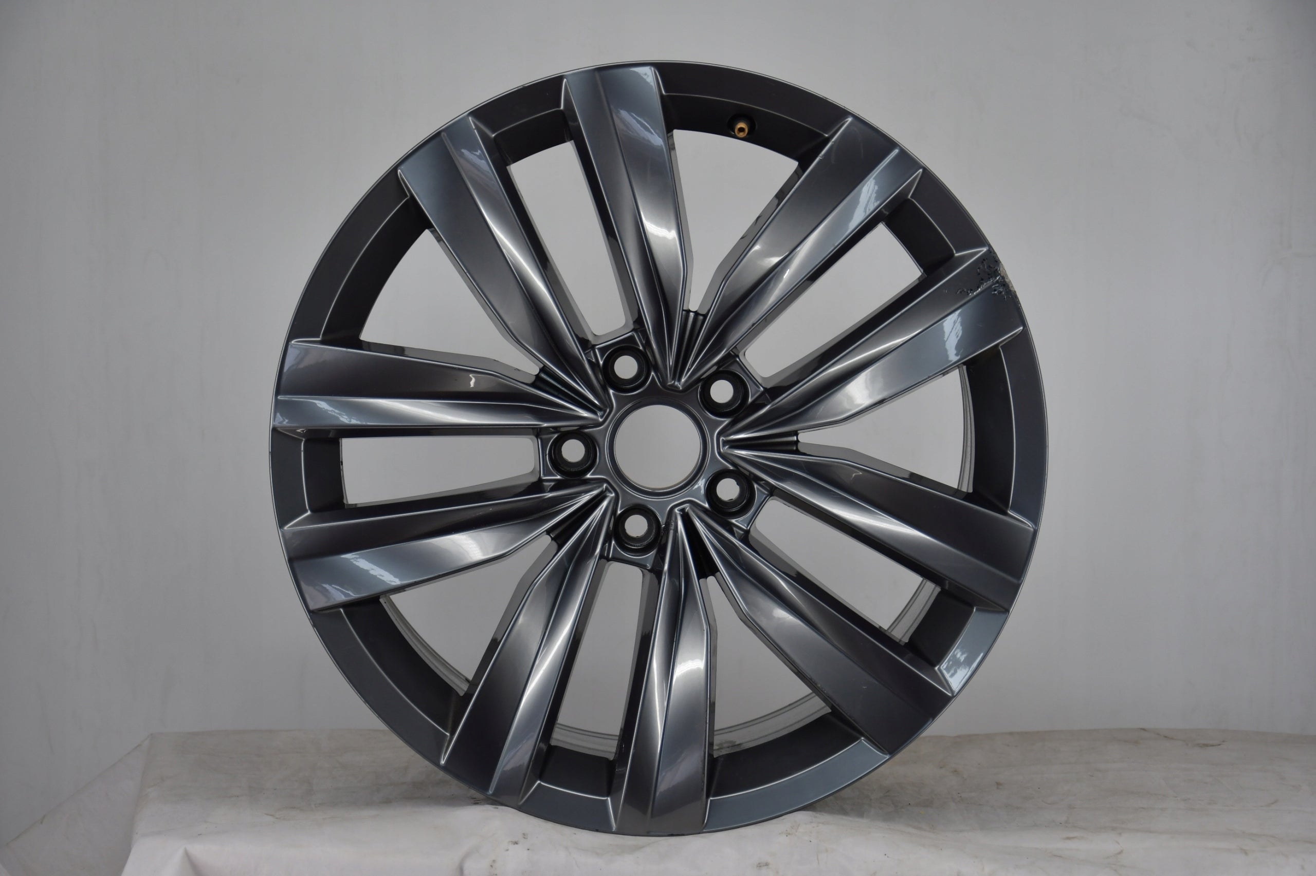 1x Alu Felge Volkswagen Arteon T4 18 Zoll 8.0J 5x112 40ET 3G8601025R