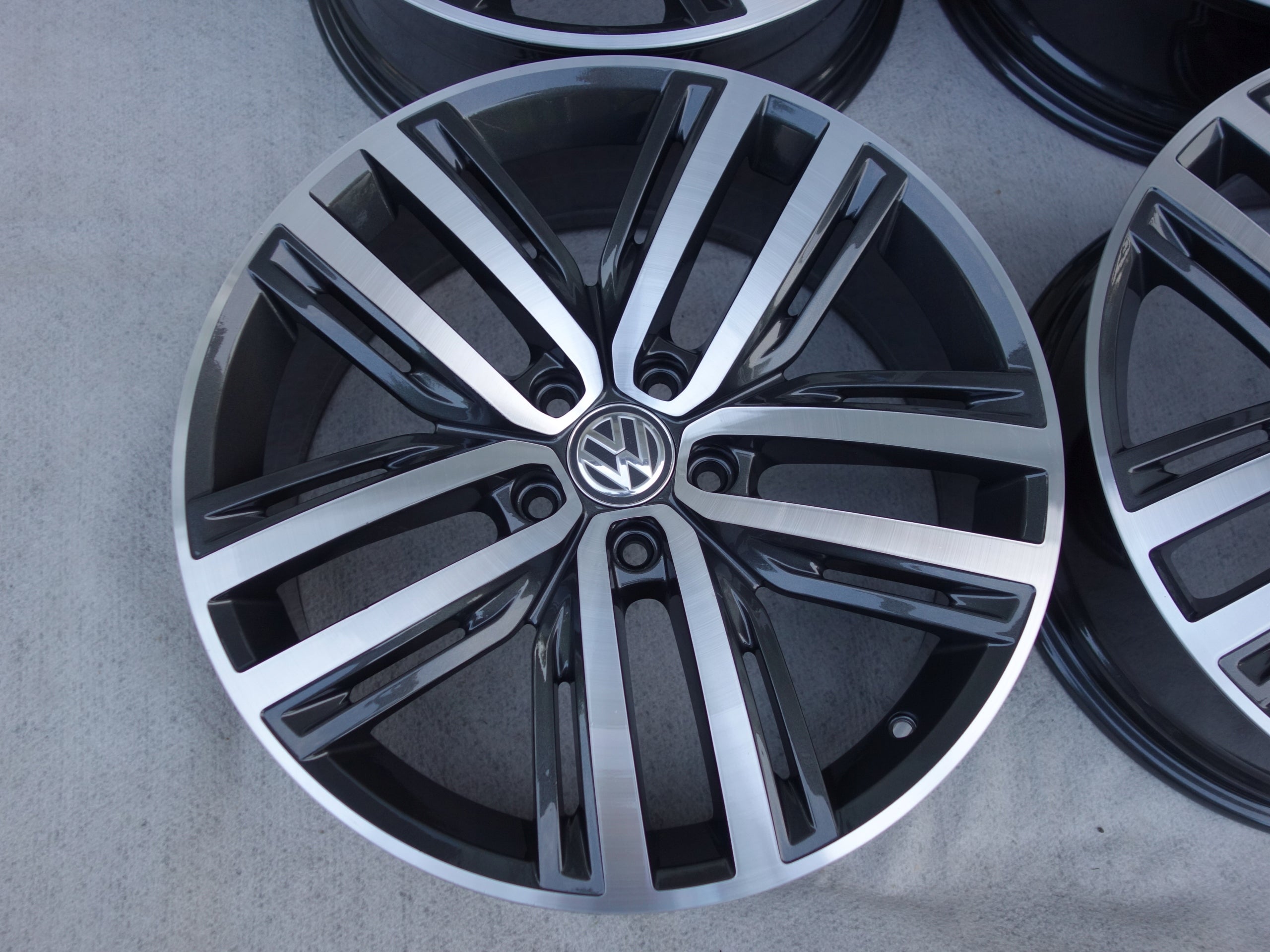 Alu Felge Volkswagen Arteon Tiguan Touran 19 Zoll 7.0J 5x112 43ET