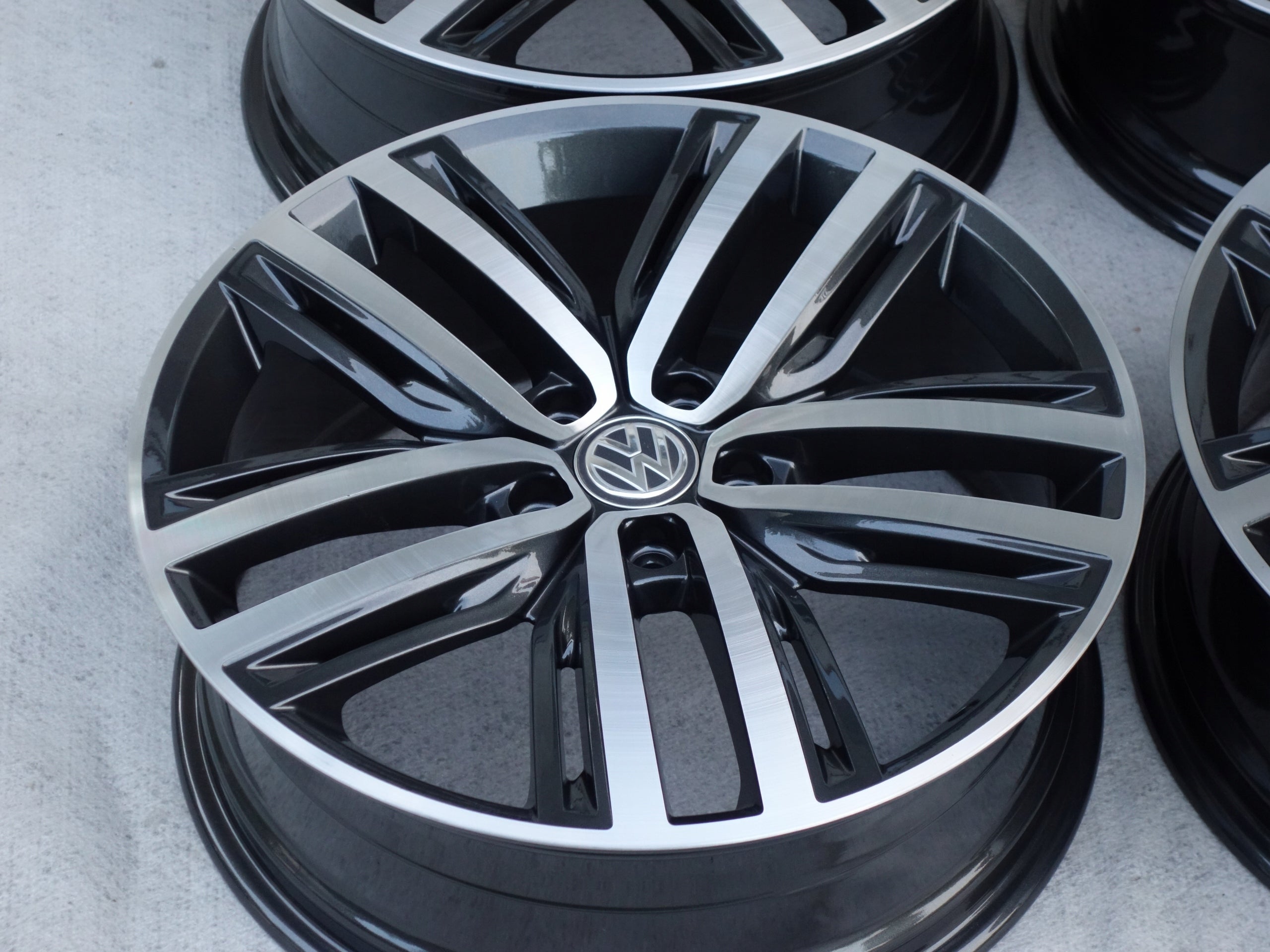 Alu Felge Volkswagen Arteon Tiguan Touran 19 Zoll 7.0J 5x112 43ET