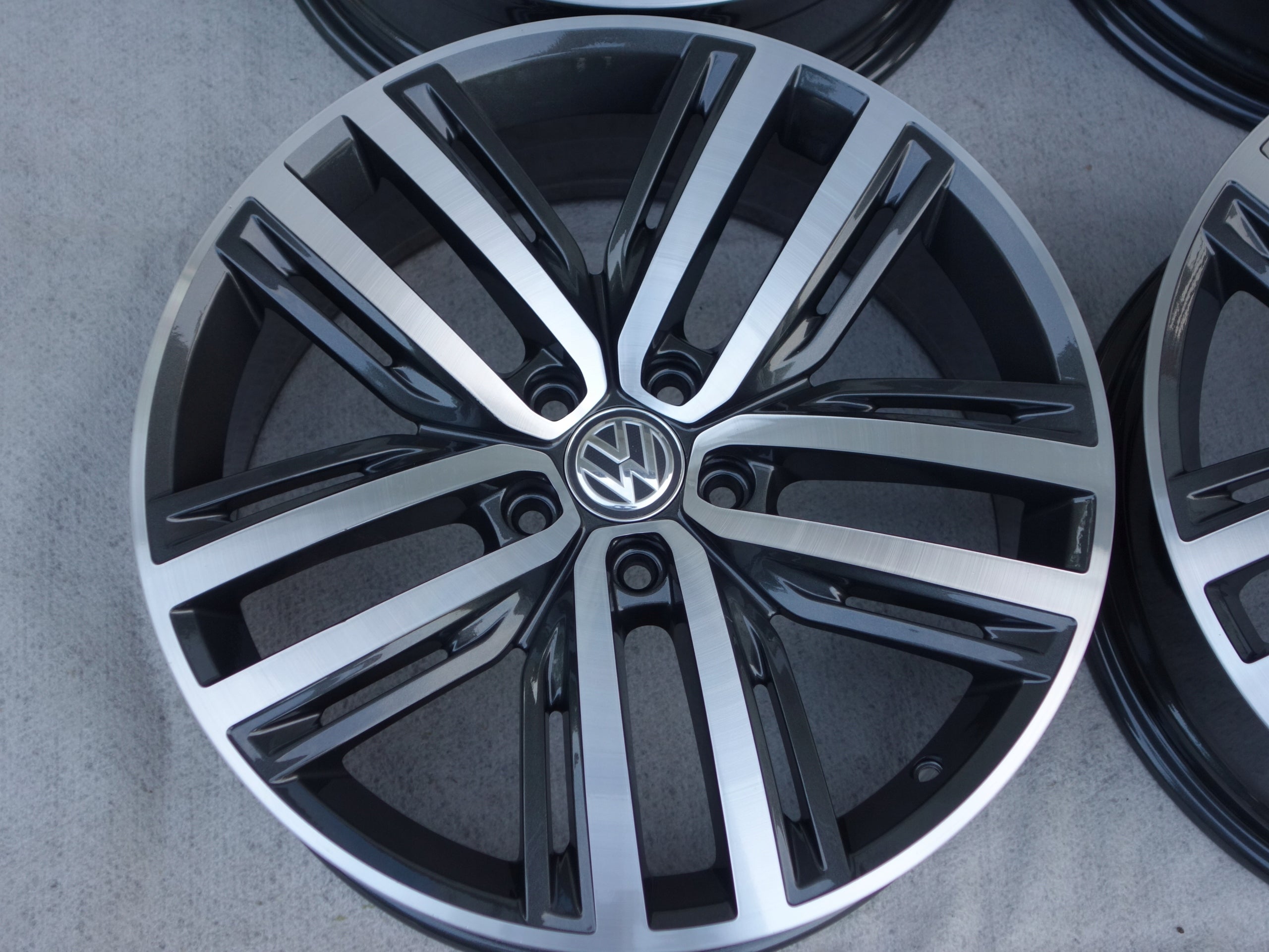 Alu Felge Volkswagen Arteon Tiguan Touran 19 Zoll 7.0J 5x112 43ET