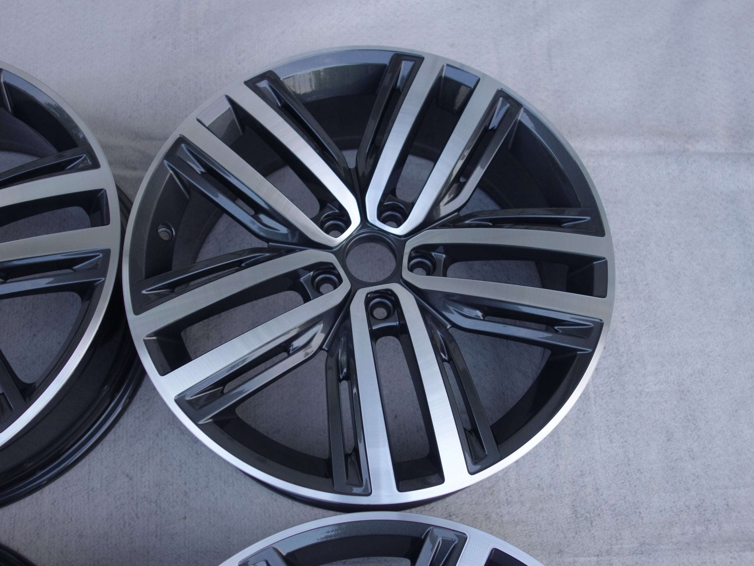 Alu Felge Volkswagen Arteon Tiguan Touran 19 Zoll 7.0J 5x112 43ET