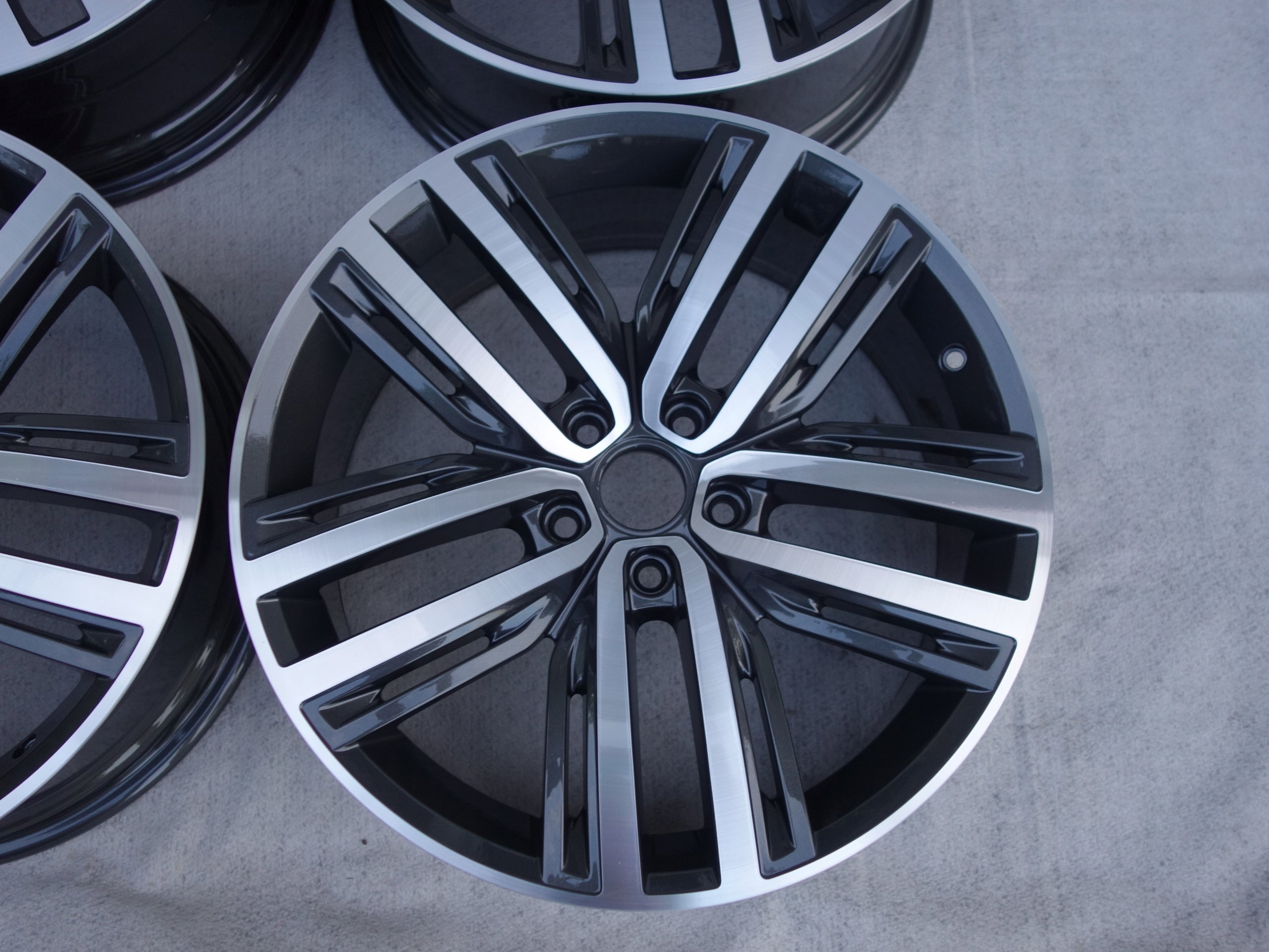 Alu Felge Volkswagen Arteon Tiguan Touran 19 Zoll 7.0J 5x112 43ET