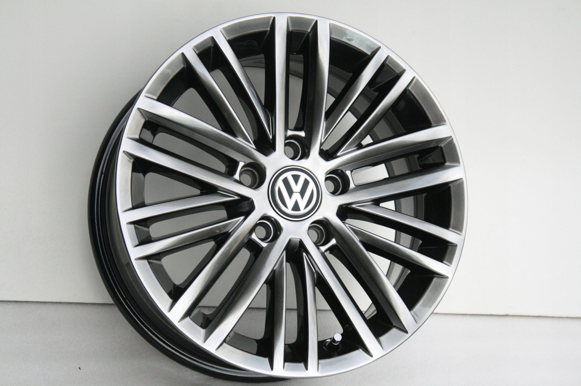 Alu Felge Volkswagen Golf Passat Eos Beetle Jetta Touran 16 Zoll 6.5J 5x112 5G0601025AT