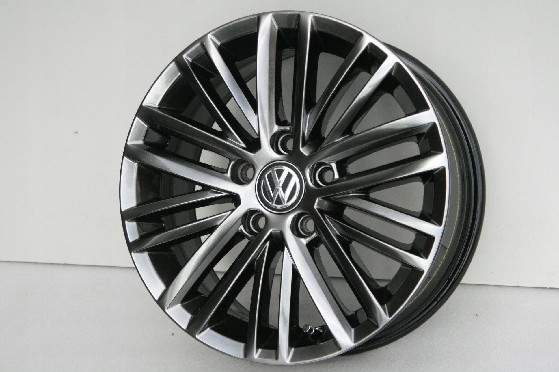 Alu Felge Volkswagen Golf Passat Eos Beetle Jetta Touran 16 Zoll 6.5J 5x112 5G0601025AT