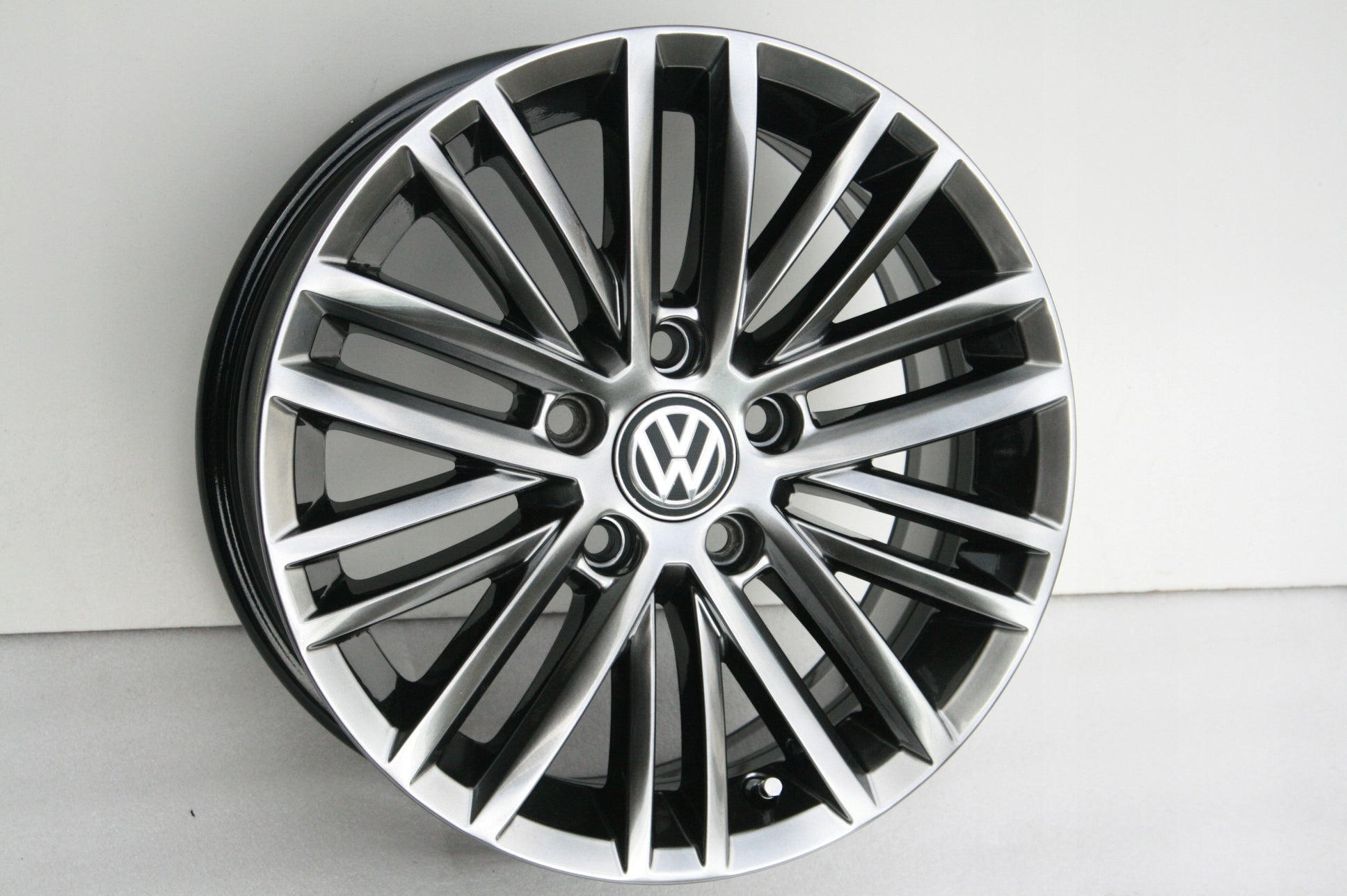 Alu Felge Volkswagen Golf Passat Eos Beetle Jetta Touran 16 Zoll 6.5J 5x112 5G0601025AT