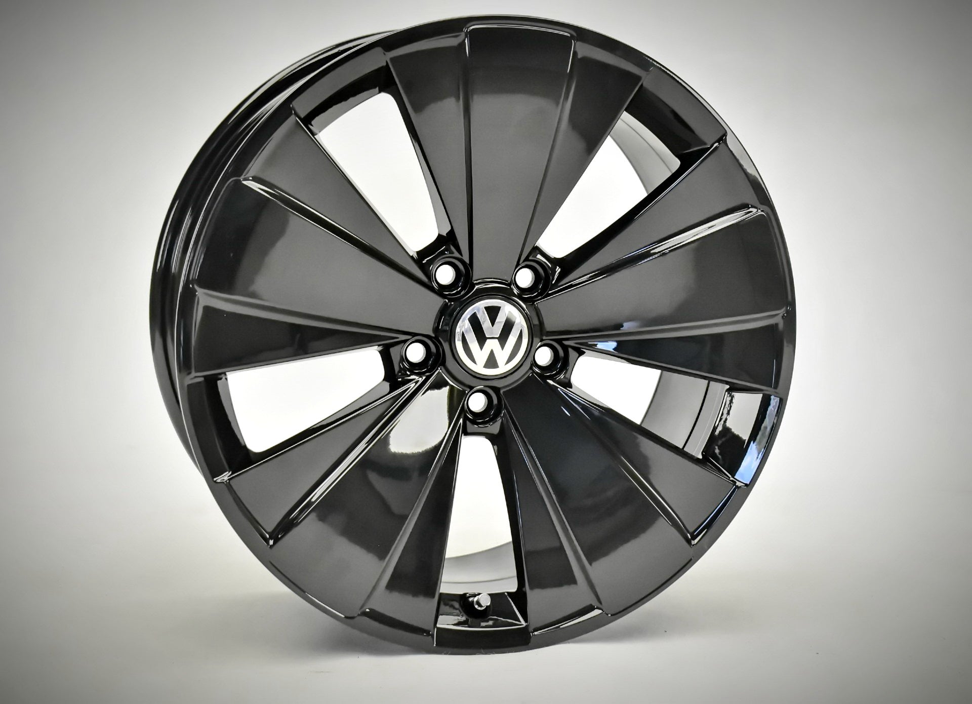  Aluminium rim Volkswagen Beetle T4 18 inch 8.0J 5x112 48ET 5C0601025AK  product image