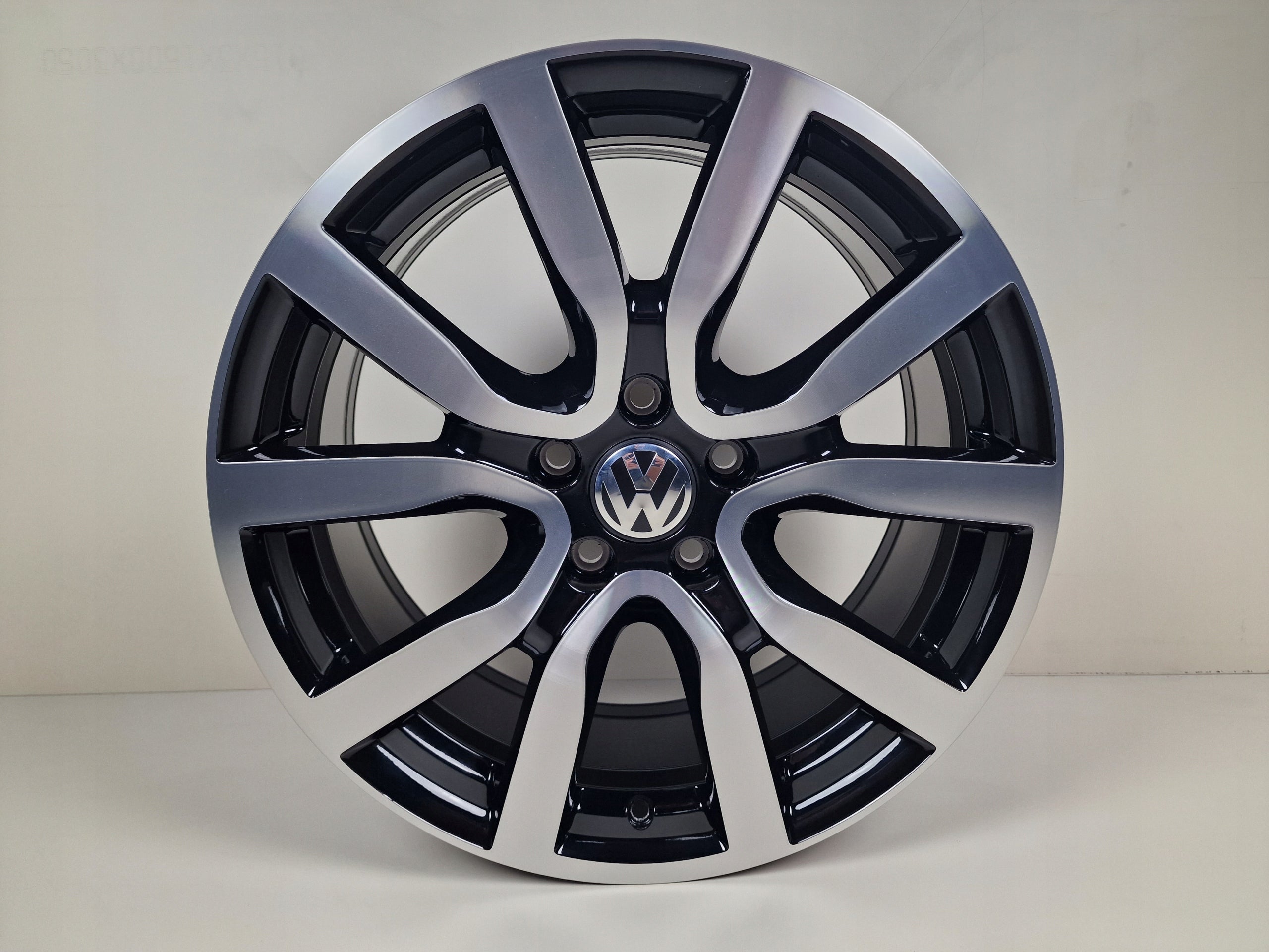 Alu Felge Volkswagen Arteon Passat Tiguan Golf 18 Zoll 7.5J 5x112 51ET