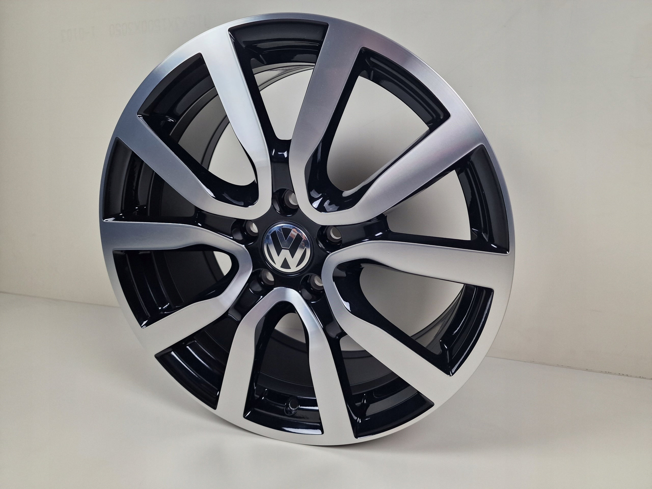 Alu Felge Volkswagen Arteon Passat Tiguan Golf 18 Zoll 7.5J 5x112 51ET