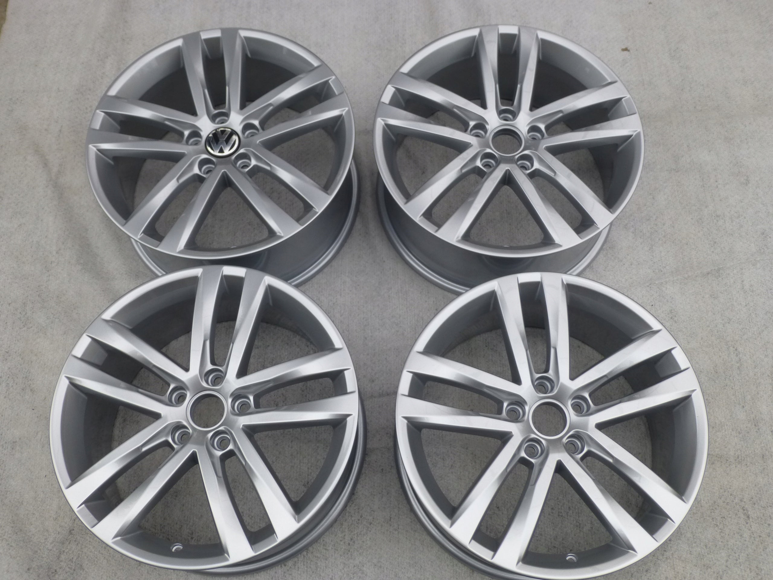 Alu Felge Volkswagen Jetta Touran Golf Aluminum rim 18 Zoll 7.5J 5x112