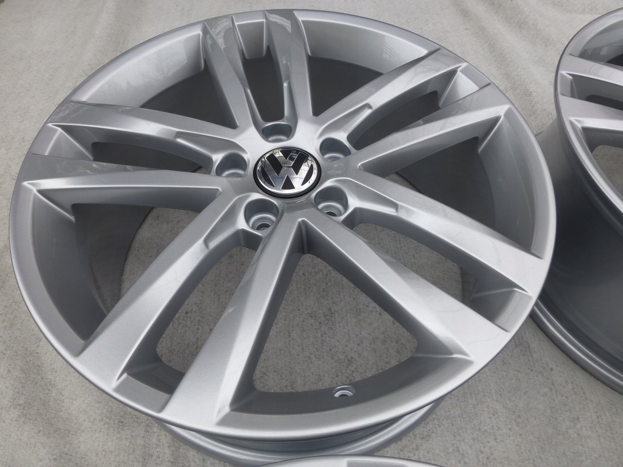 Alu Felge Volkswagen Jetta Touran Golf Aluminum rim 18 Zoll 7.5J 5x112