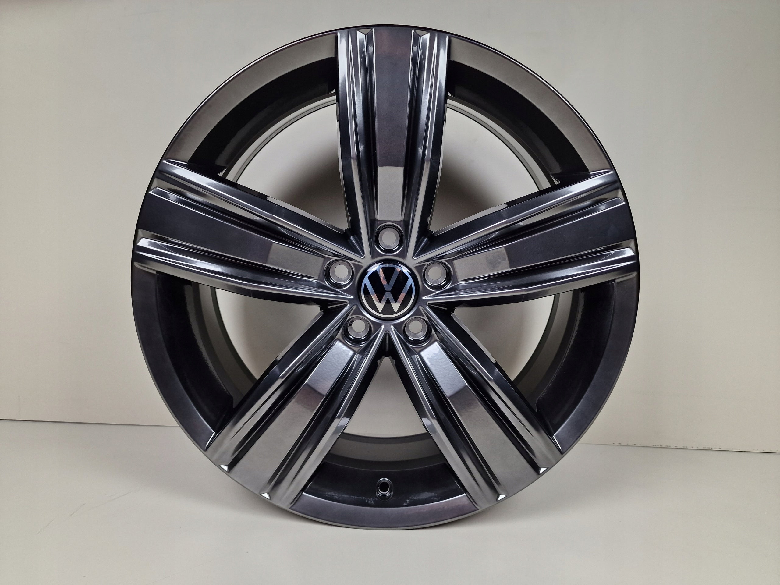 Alu Felge Volkswagen Arteon Passat Tiguan Golf 19 Zoll 7.0J 5x112 43ET